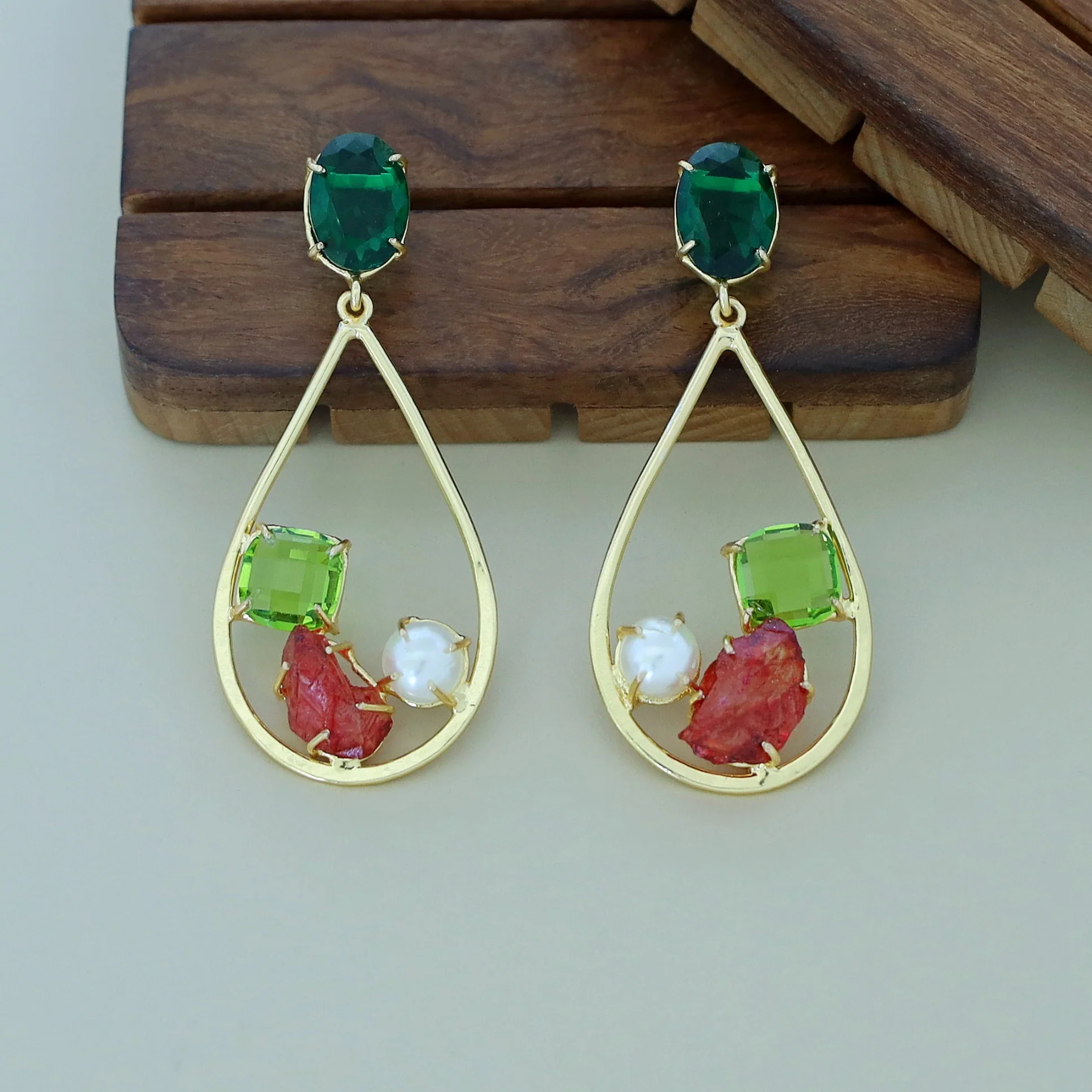 Dual Glossy + Dyed Stone Pearl Claw Earring - Image 2