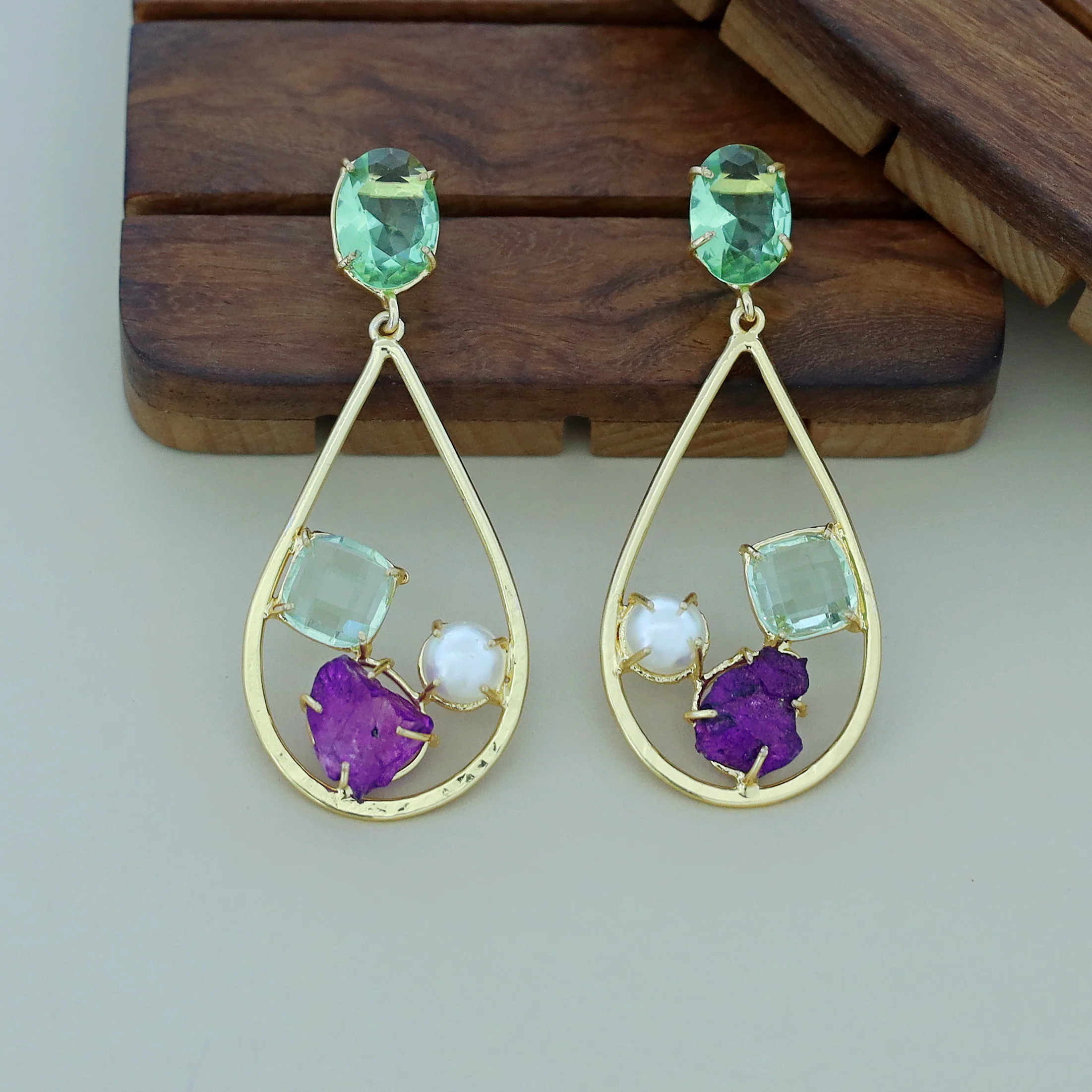 Dual Glossy + Dyed Stone Pearl Claw Earring - Image 4