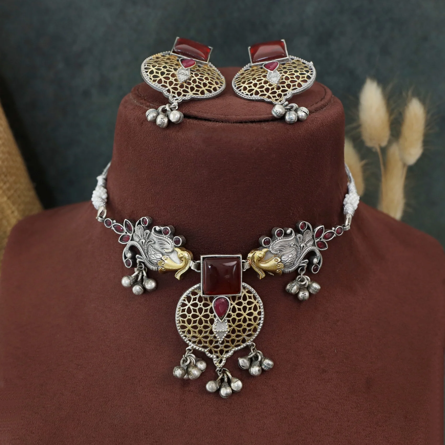 Dual Tone Mayura Glossy Stone Choker With Earring - Image 2