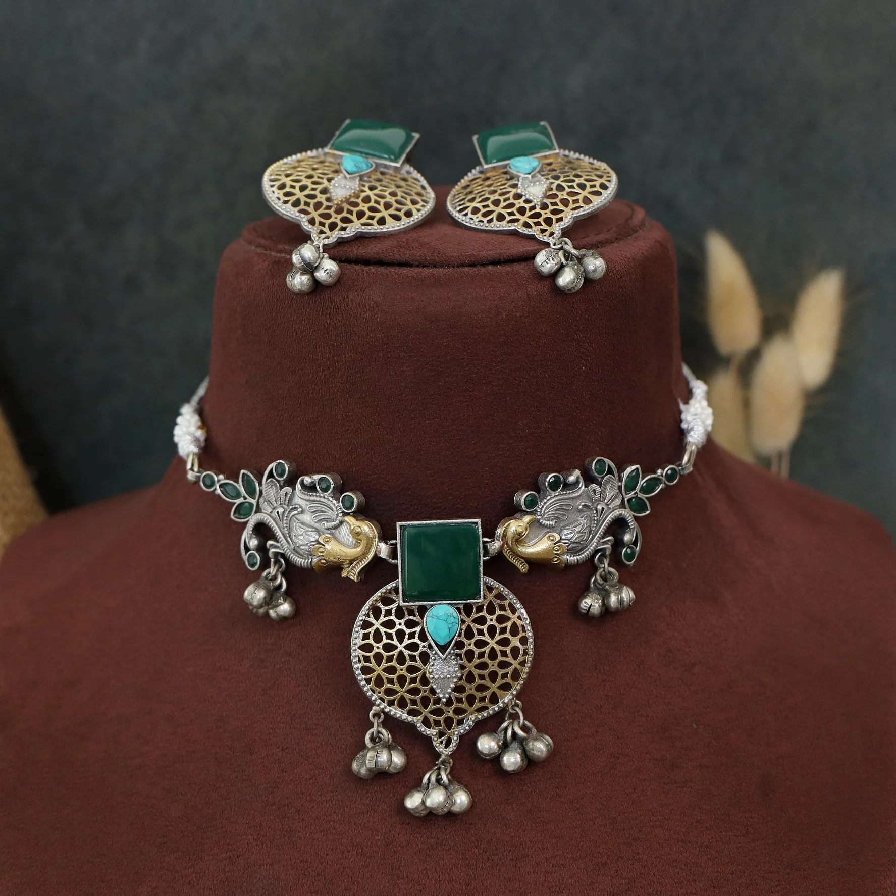 Dual Tone Mayura Glossy Stone Choker With Earring - Image 5