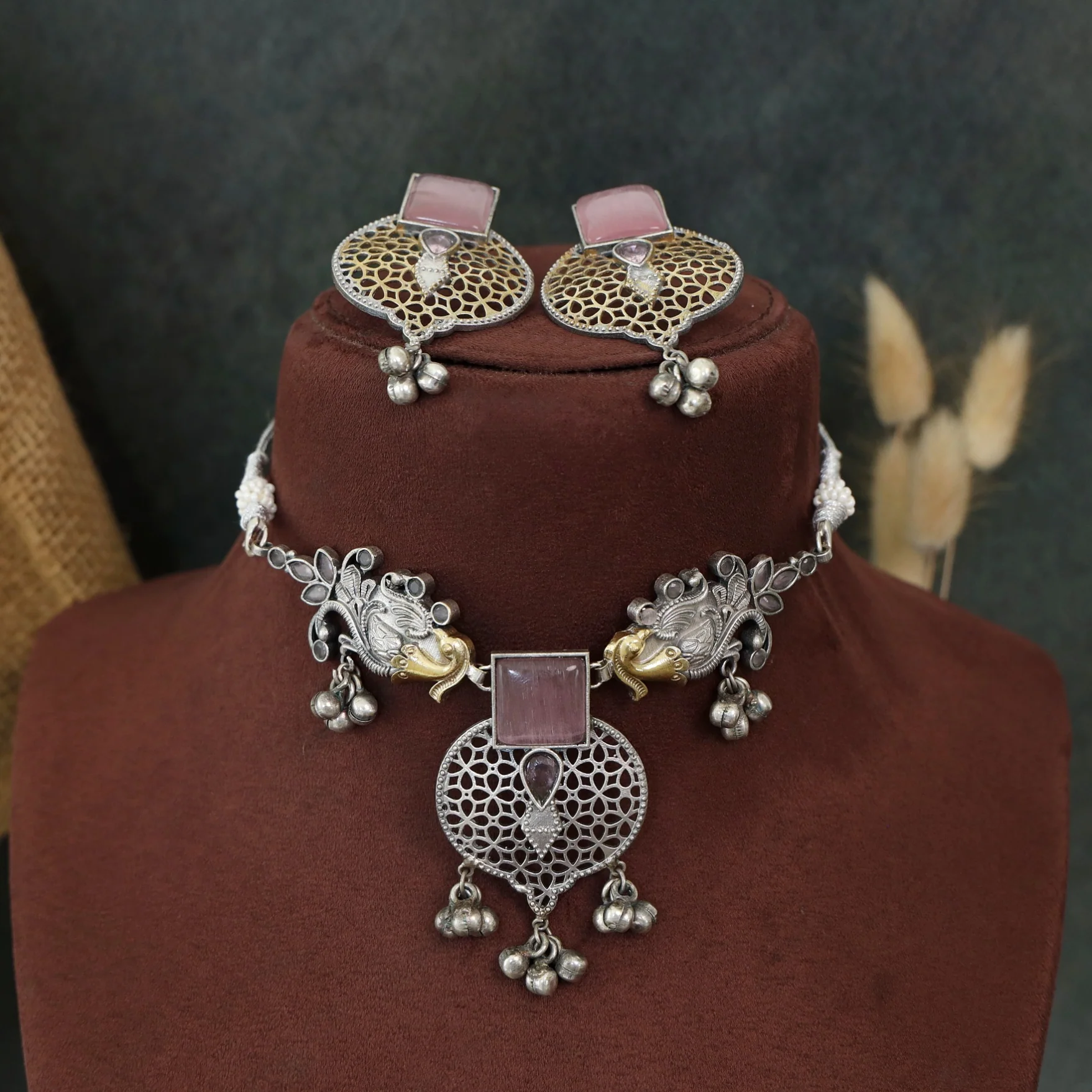 Dual Tone Mayura Glossy Stone Choker With Earring - Image 6