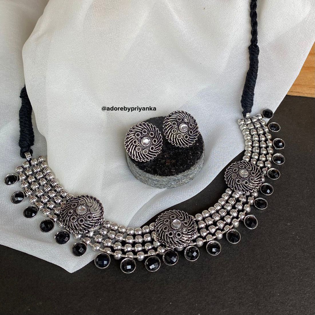 Durriyah Neckpiece With Stud - Image 3