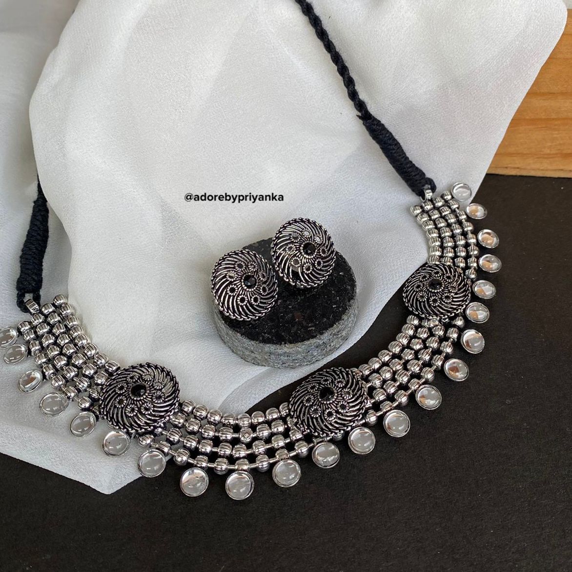 Durriyah Neckpiece With Stud - Image 4