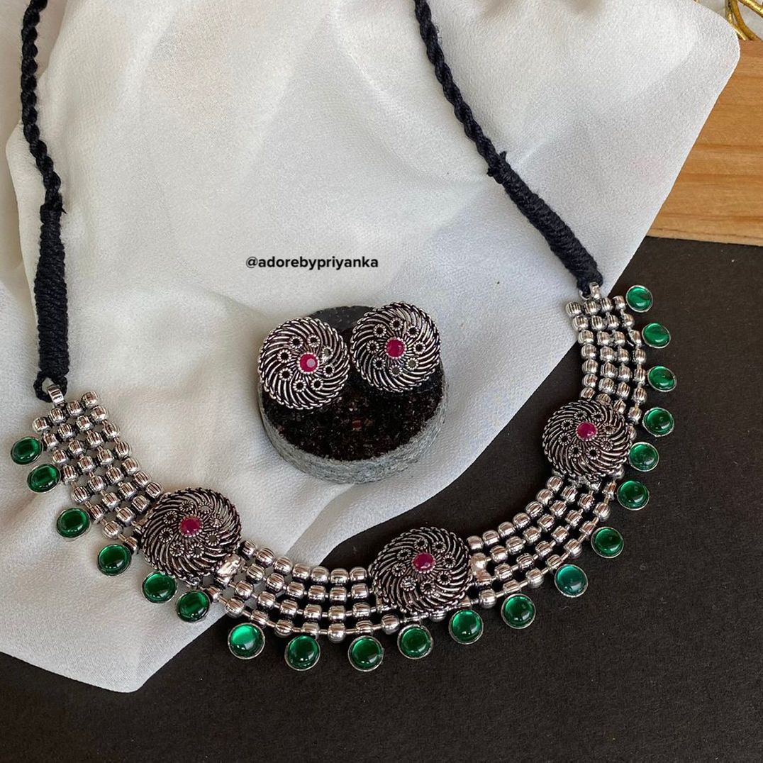 Durriyah Neckpiece With Stud - Image 5