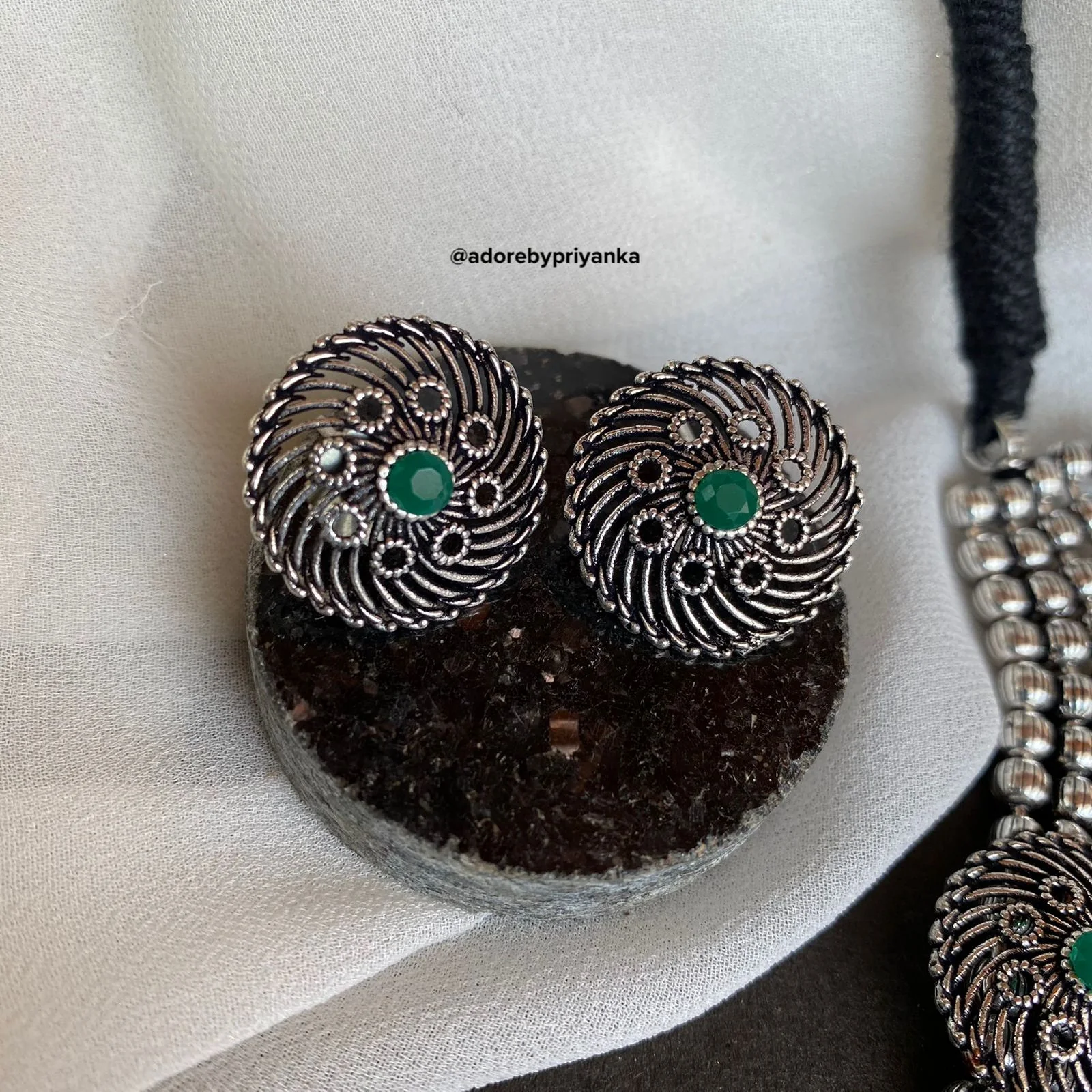 Durriyah Neckpiece With Stud - Image 8