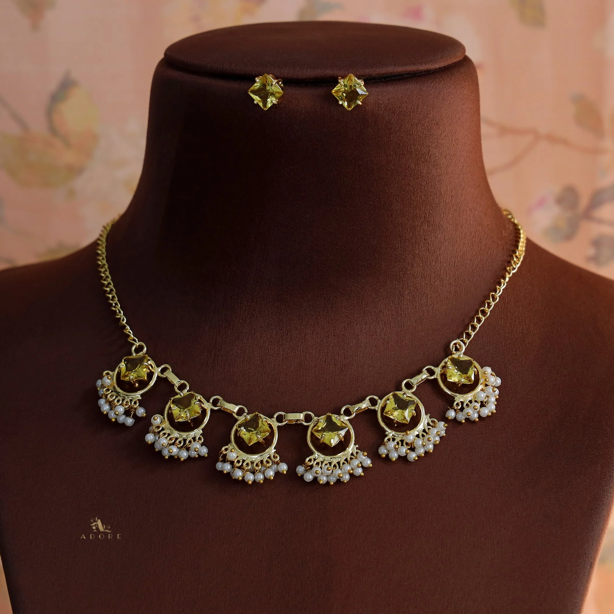 Nowruz Glossy Diamond Circle Short Neckpiece with Stud - Image 11
