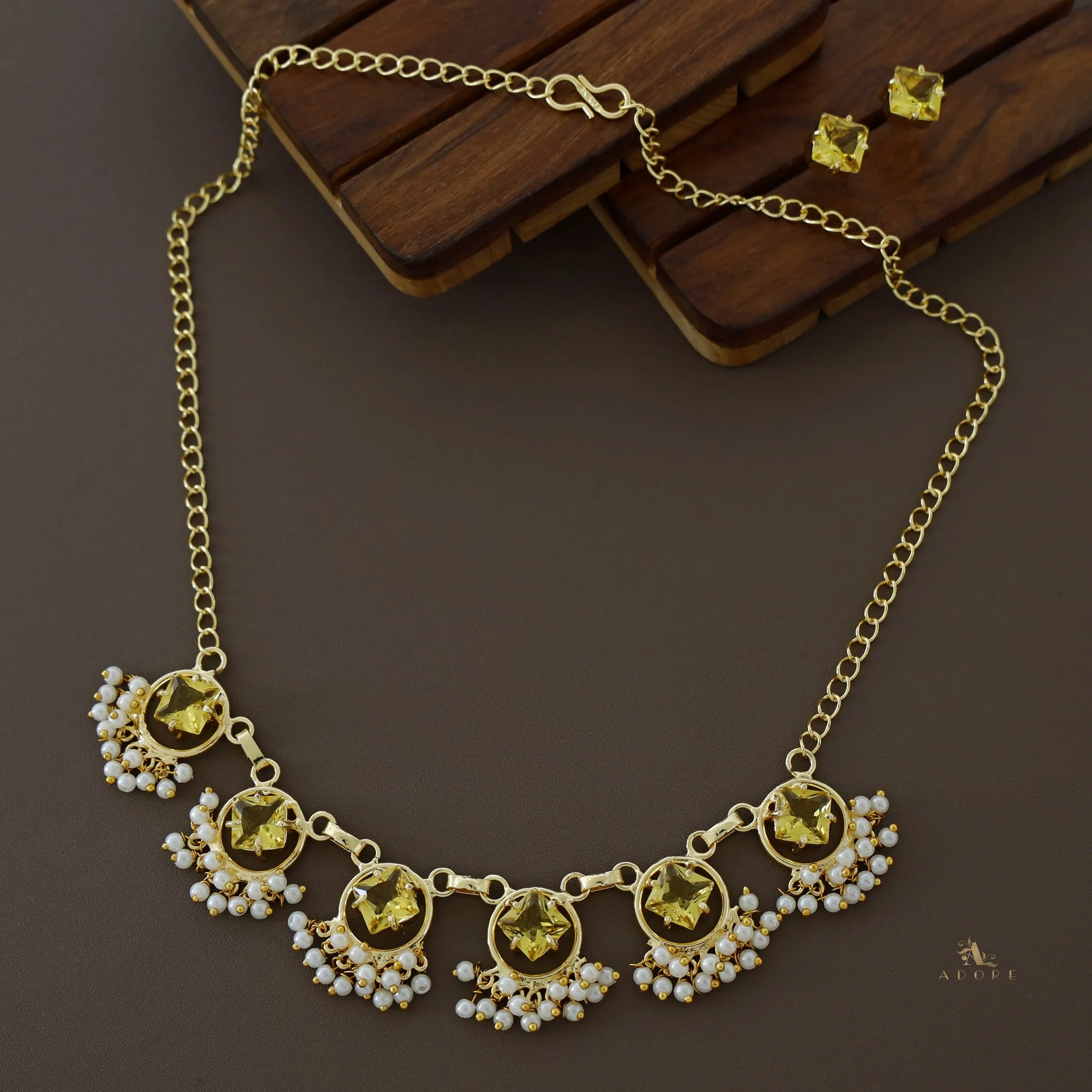 Nowruz Glossy Diamond Circle Short Neckpiece with Stud - Image 6