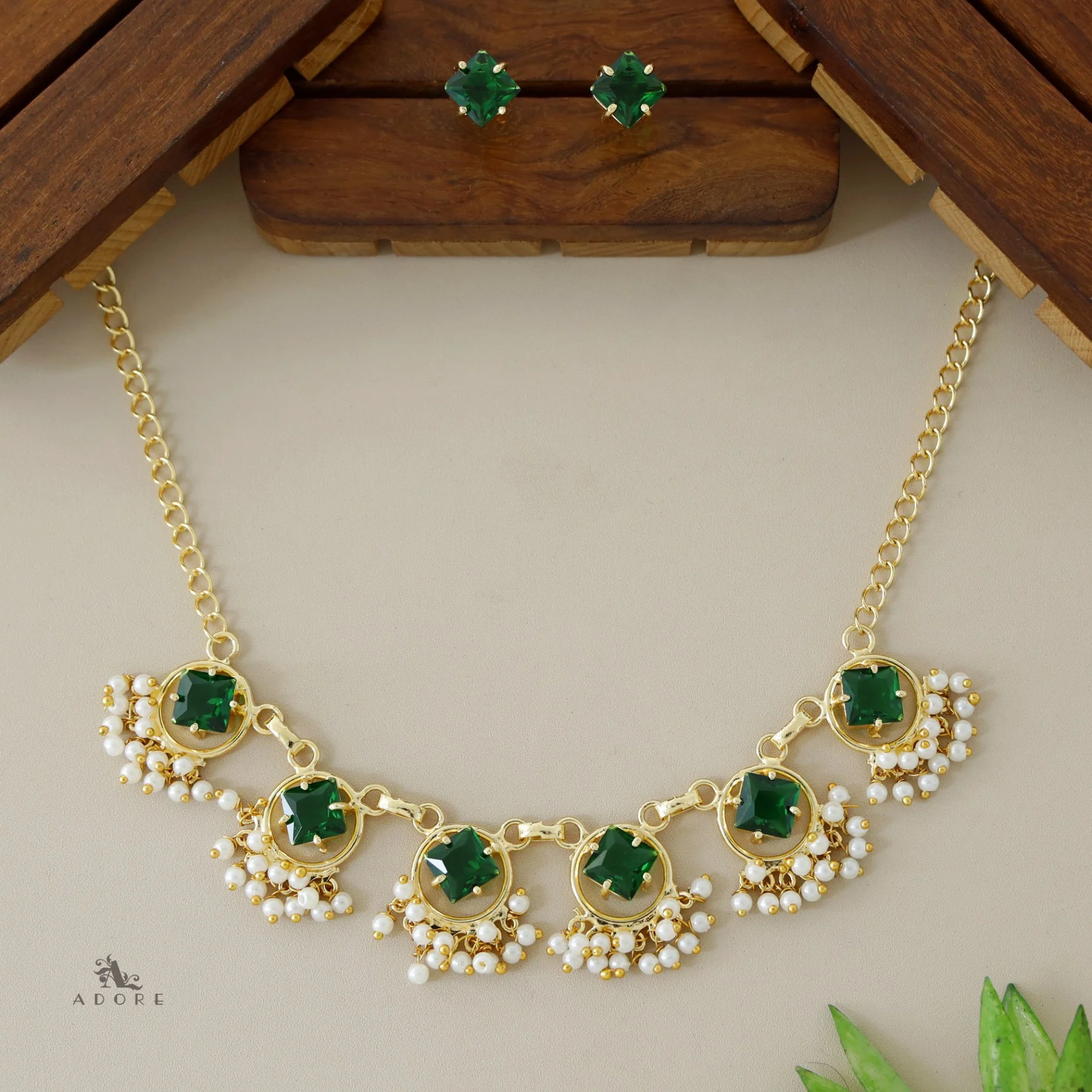 Nowruz Glossy Diamond Circle Short Neckpiece with Stud - Image 8