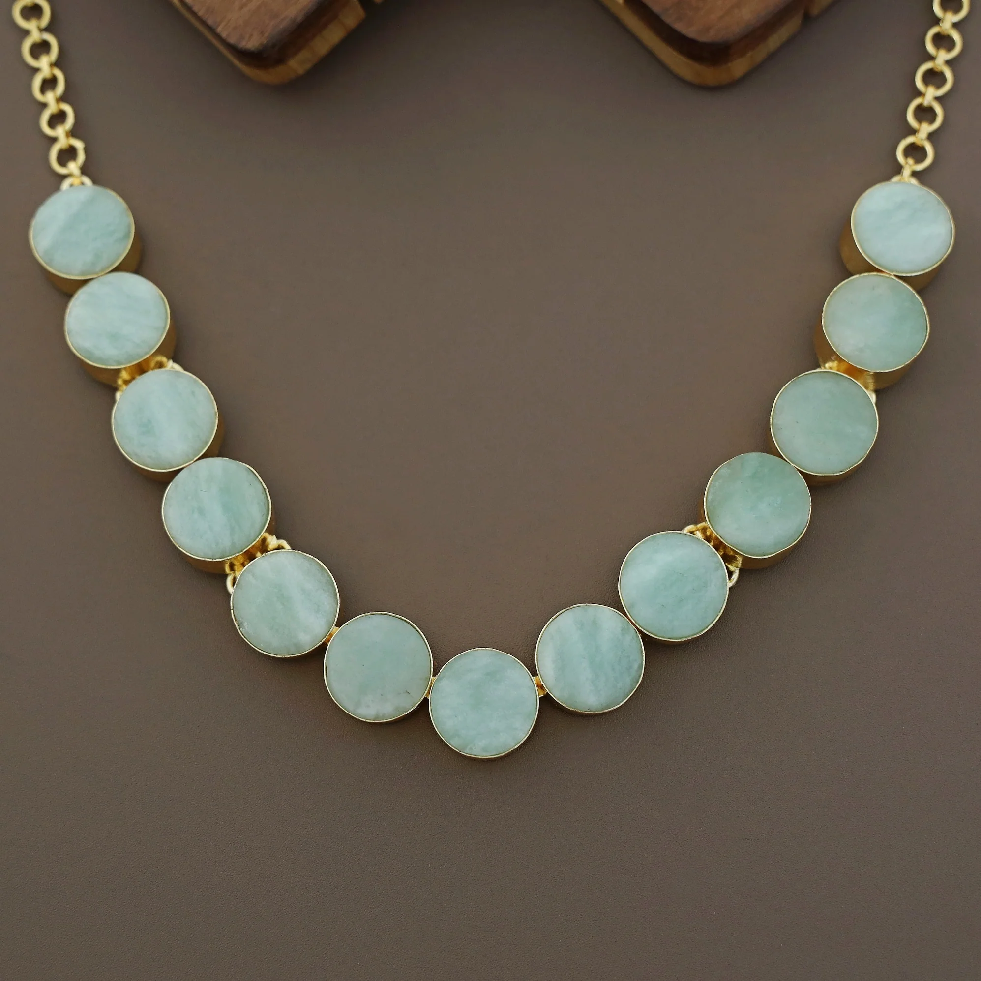 Eashi Round Raw Stone Curved Neckpiece - Image 2