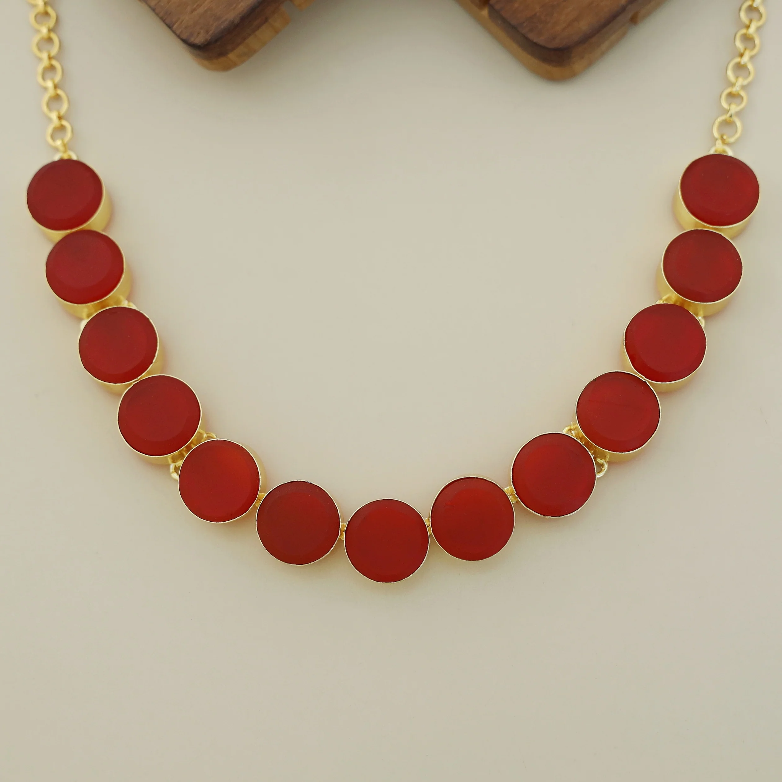 Eashi Round Raw Stone Curved Neckpiece - Image 4