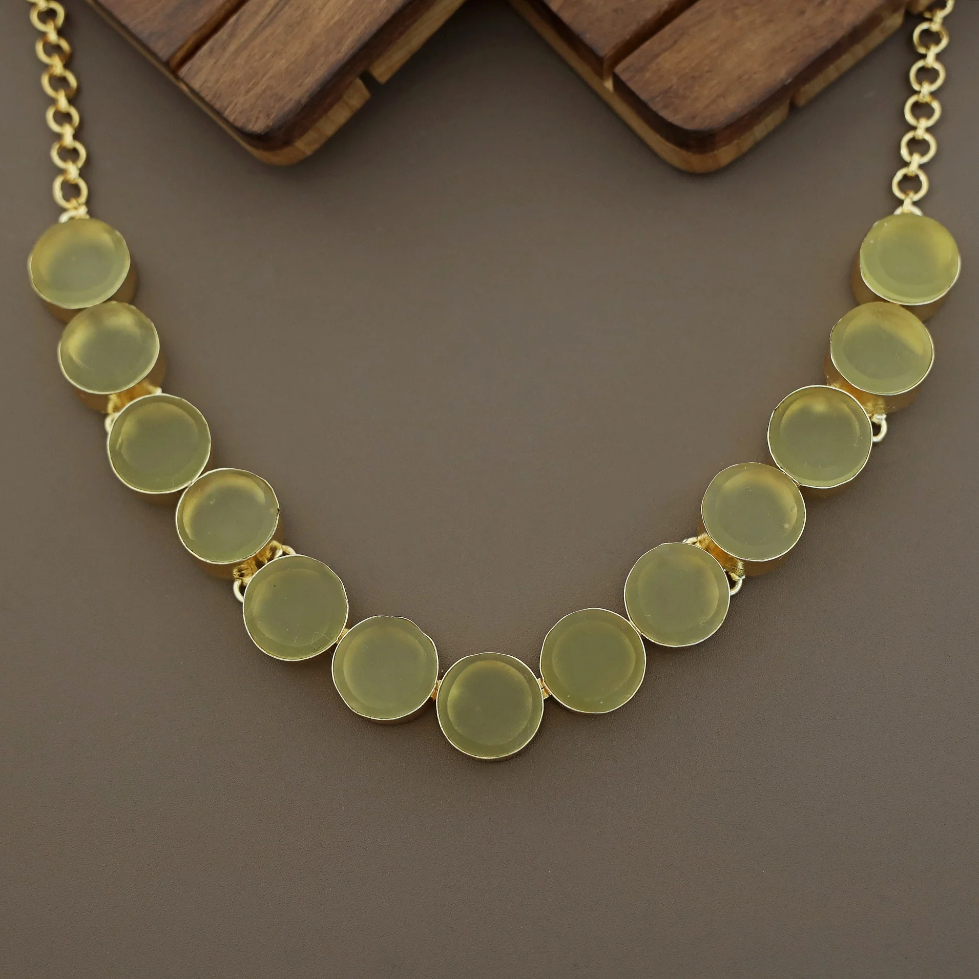 Eashi Round Raw Stone Curved Neckpiece - Image 6