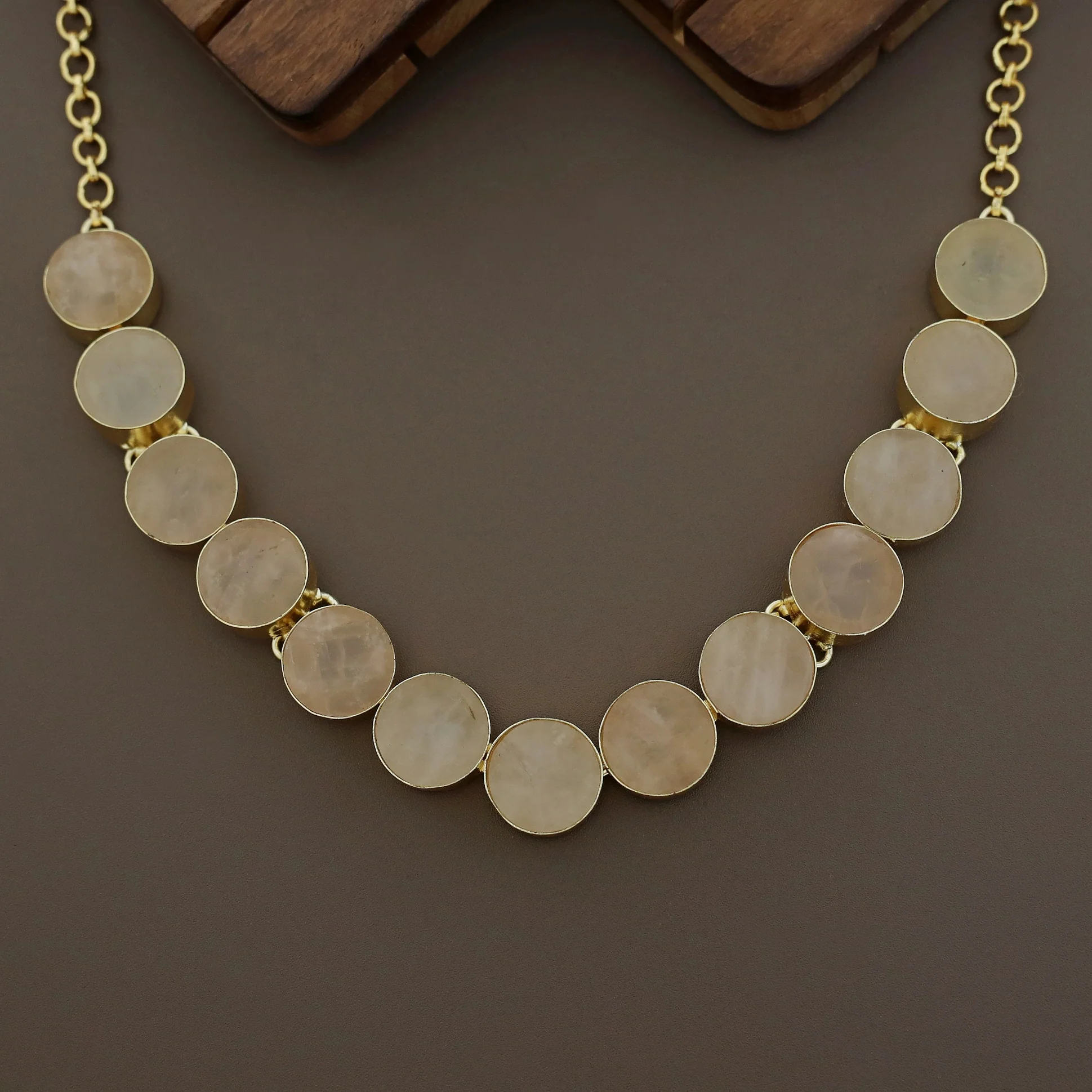 Eashi Round Raw Stone Curved Neckpiece - Image 7