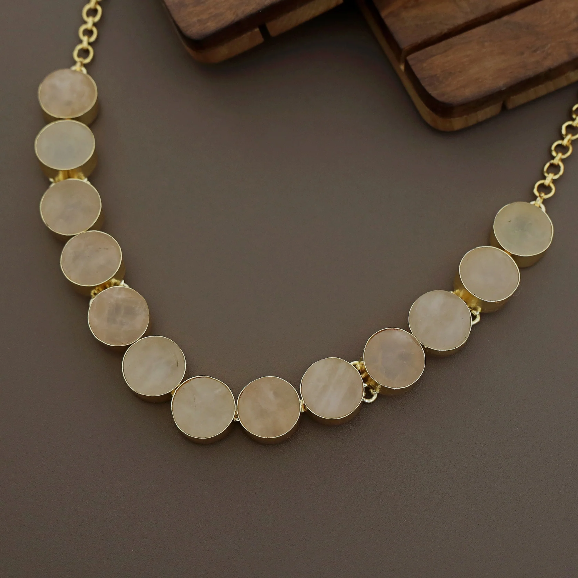 Eashi Round Raw Stone Curved Neckpiece - Image 9