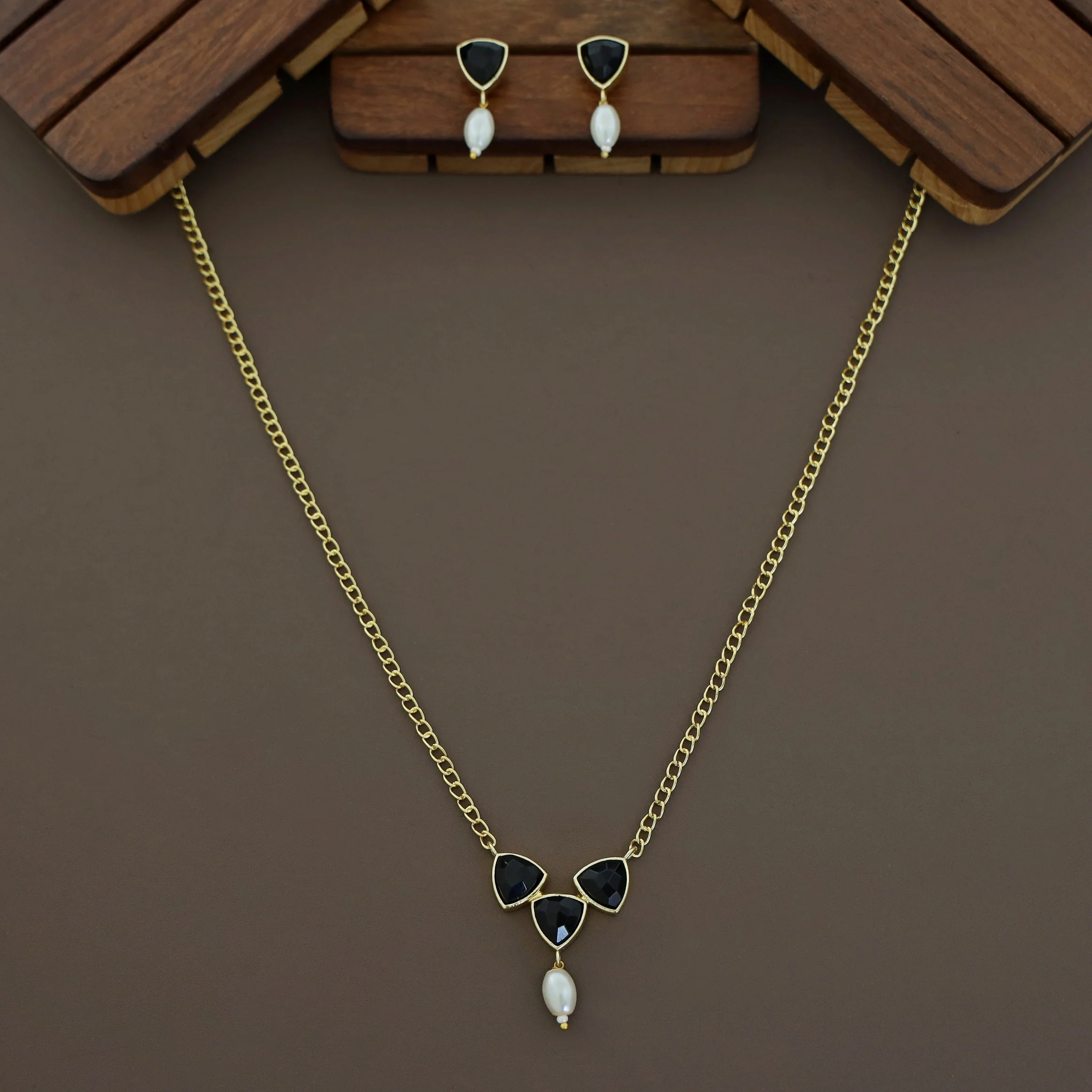 Eesha Golden Glossy Pearl Neckpiece - Image 7