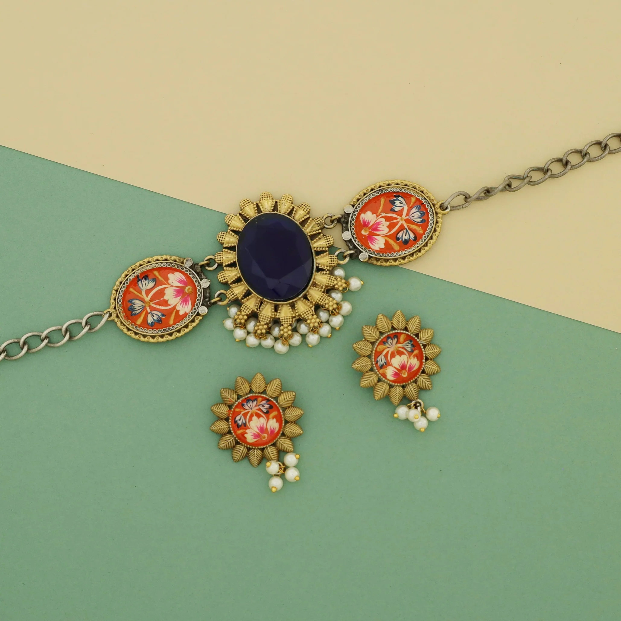 Ekanthika Hand Painted Oval Glossy Pearl Choker With Earring - Image 4