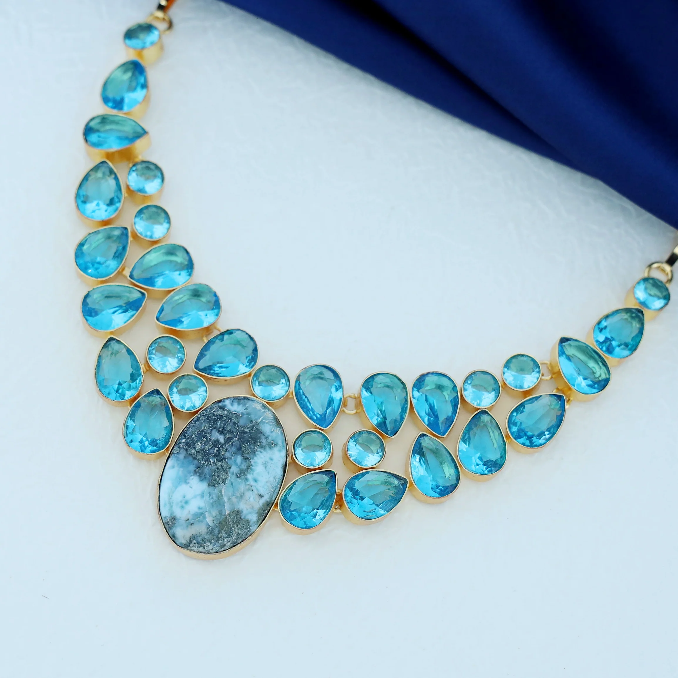 Eleta Glossy Neckpiece - Image 3