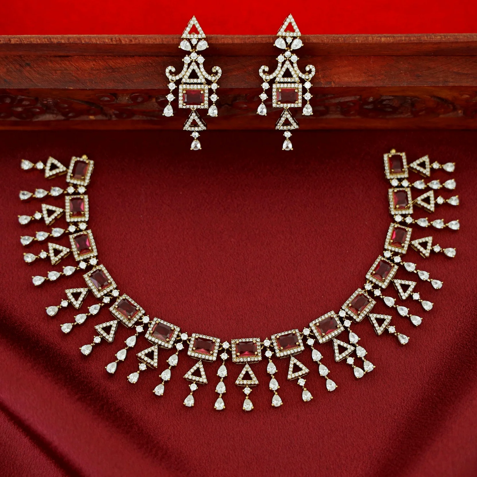 Premium Rectangle Glossy Triangle Drop Short Neckpiece With Earring - Image 4