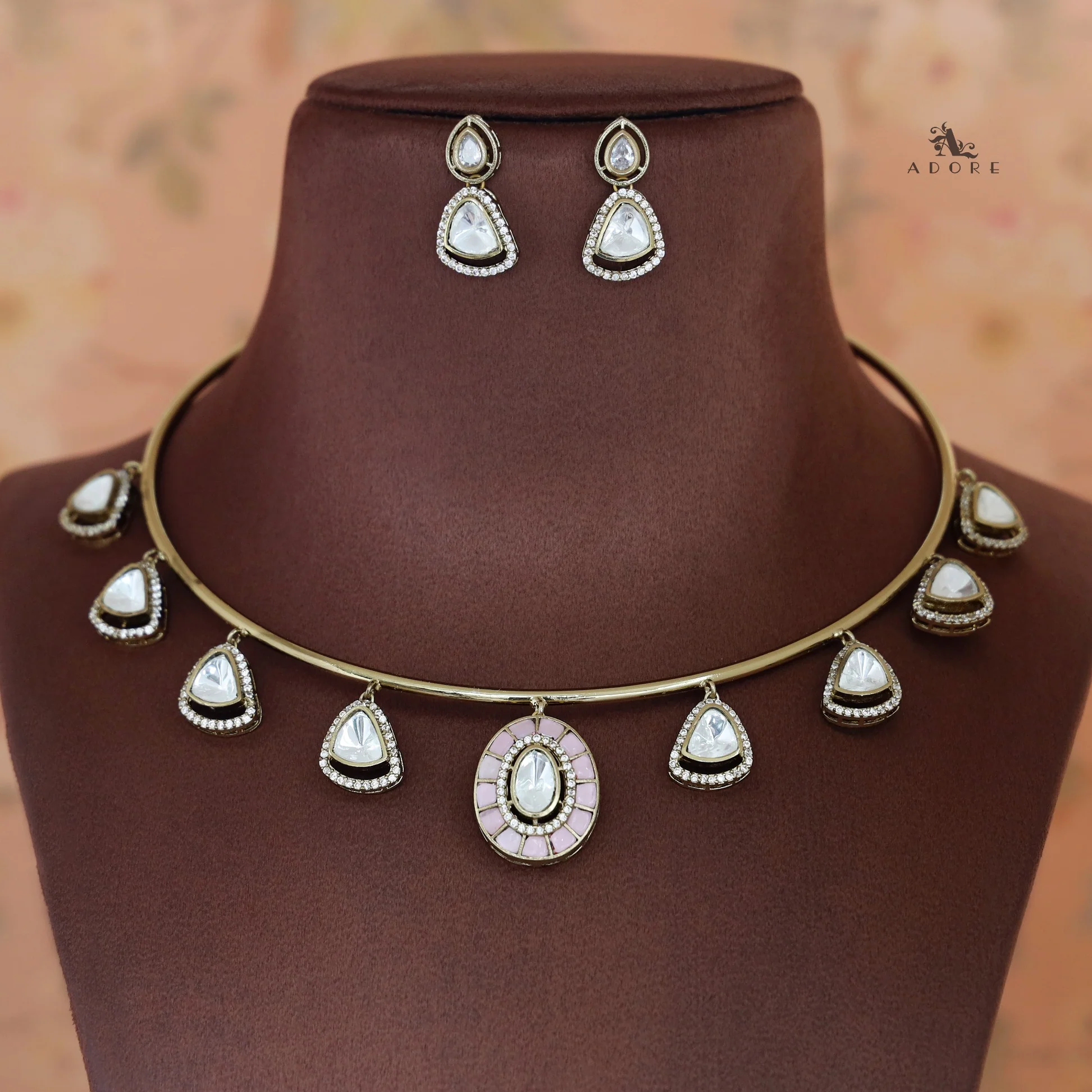 Elliey Oval Jadau kundan Stone Neck Cuff With Earring - Image 2