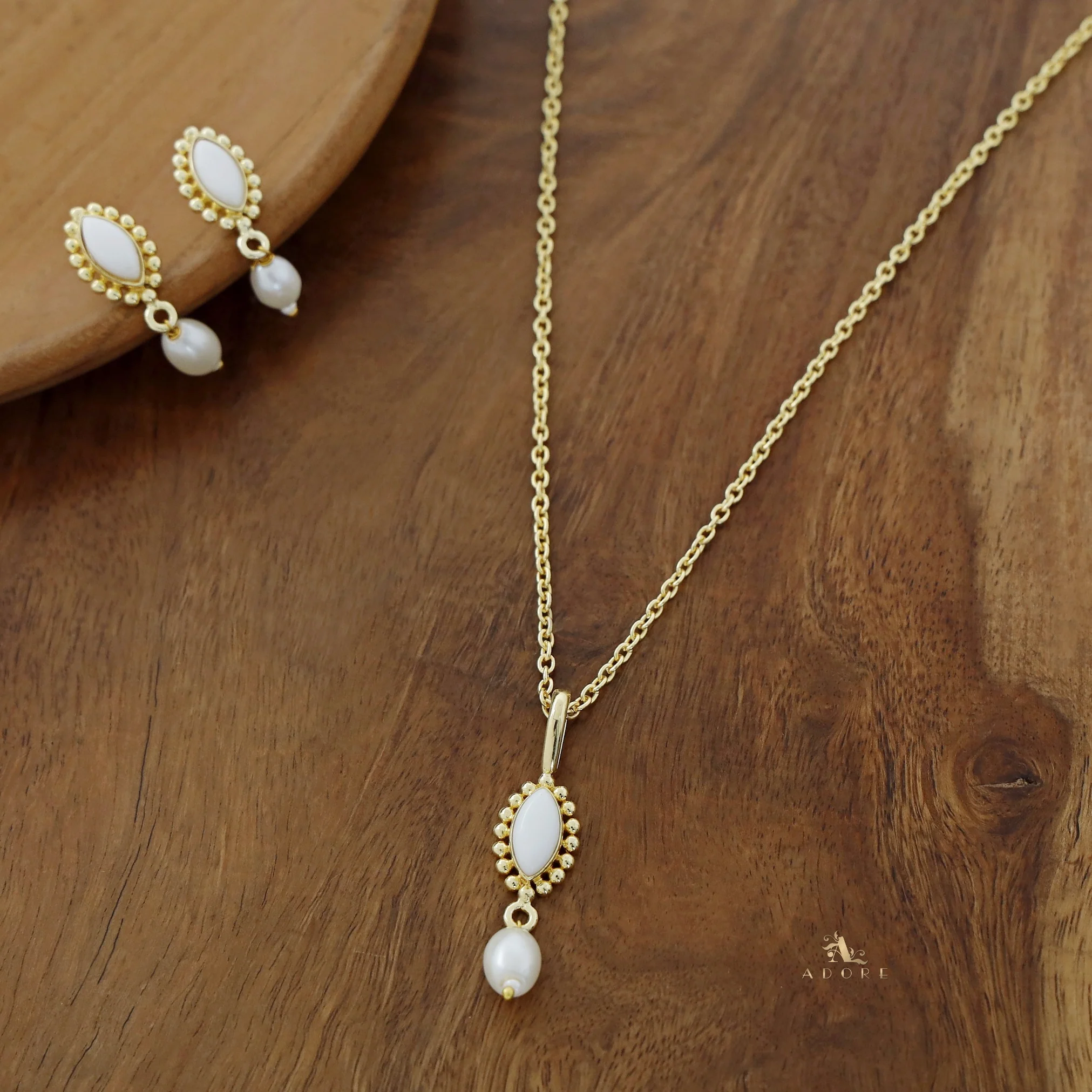 Eloise Glossy Stone Pearl Neckpiece With Earring - Image 9