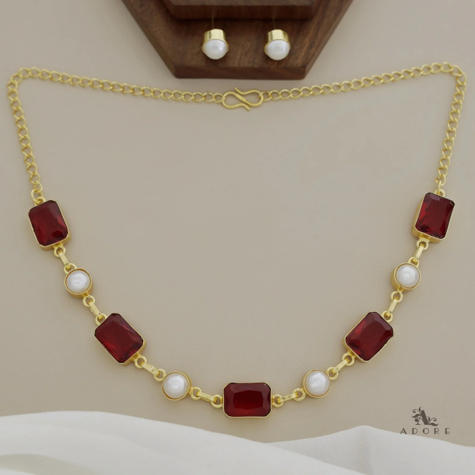 Elvire Glossy Rectangle Pearl Choker/Short Neckpiece With Stud - Image 11