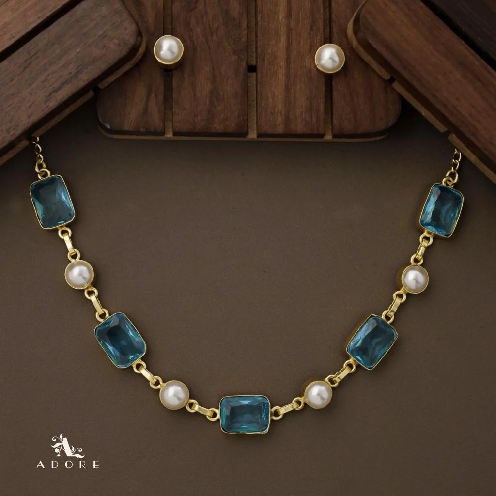 Elvire Glossy Rectangle Pearl Choker/Short Neckpiece With Stud - Image 13