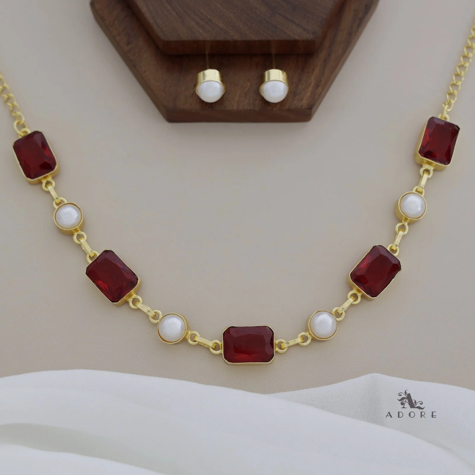Elvire Glossy Rectangle Pearl Choker/Short Neckpiece With Stud - Image 2