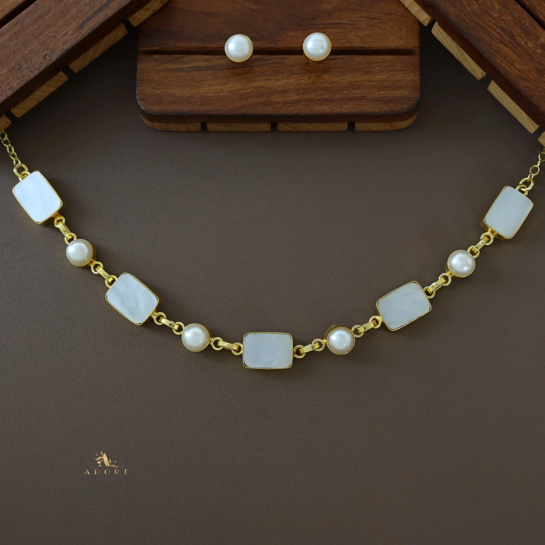 Elvire Glossy Rectangle Pearl Choker/Short Neckpiece With Stud - Image 6