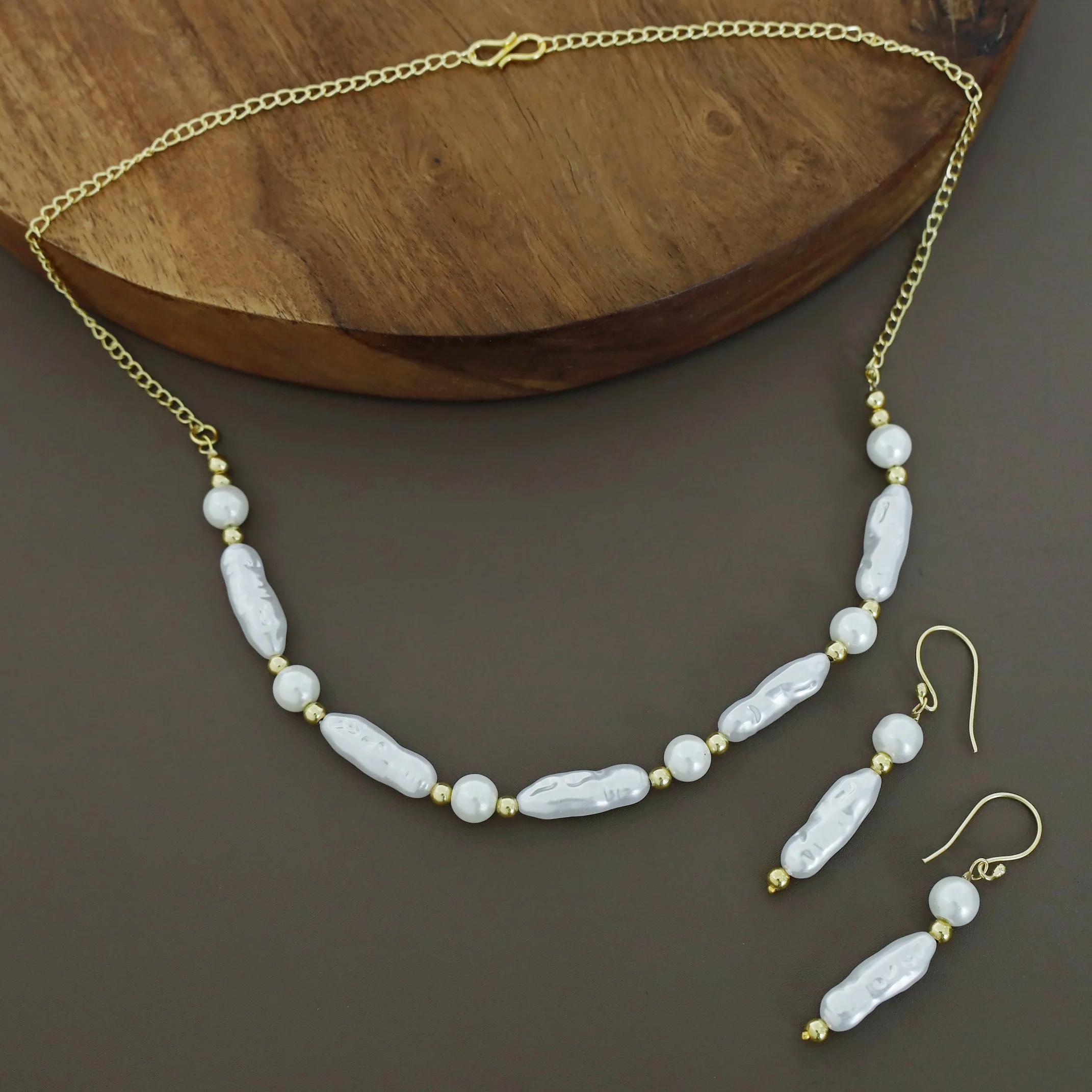 Emma Baroque Pearl Neckpiece With Drop - Image 3