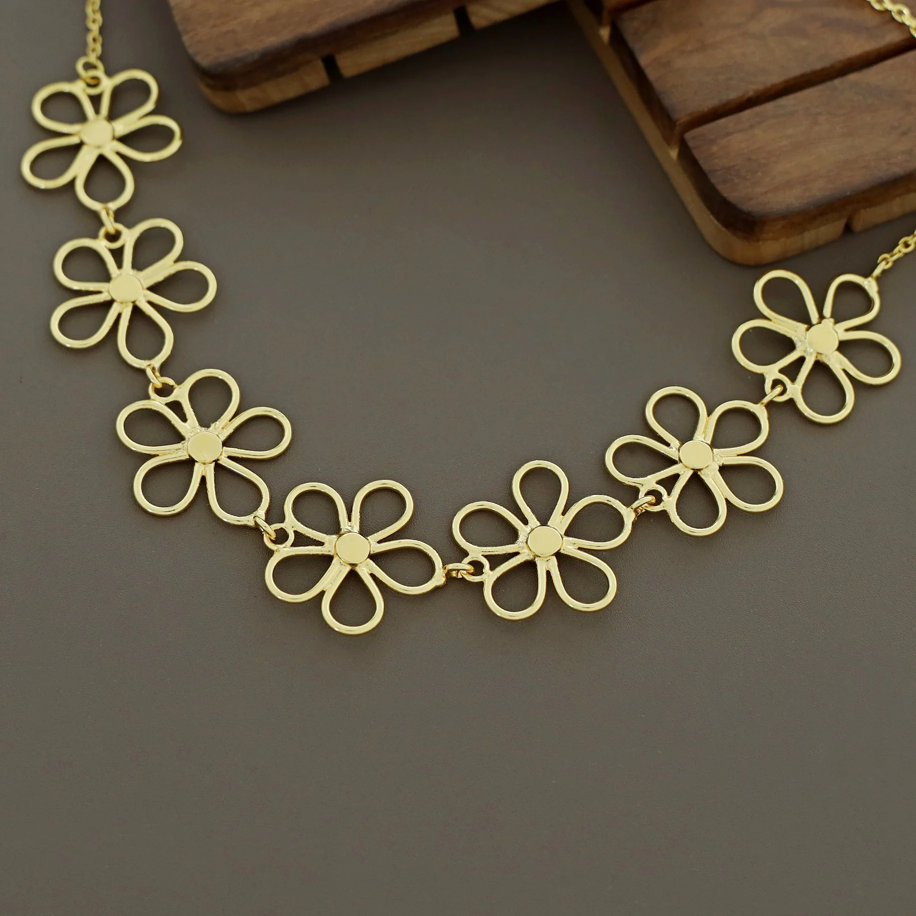 Enora Flower Neckpiece - Image 4