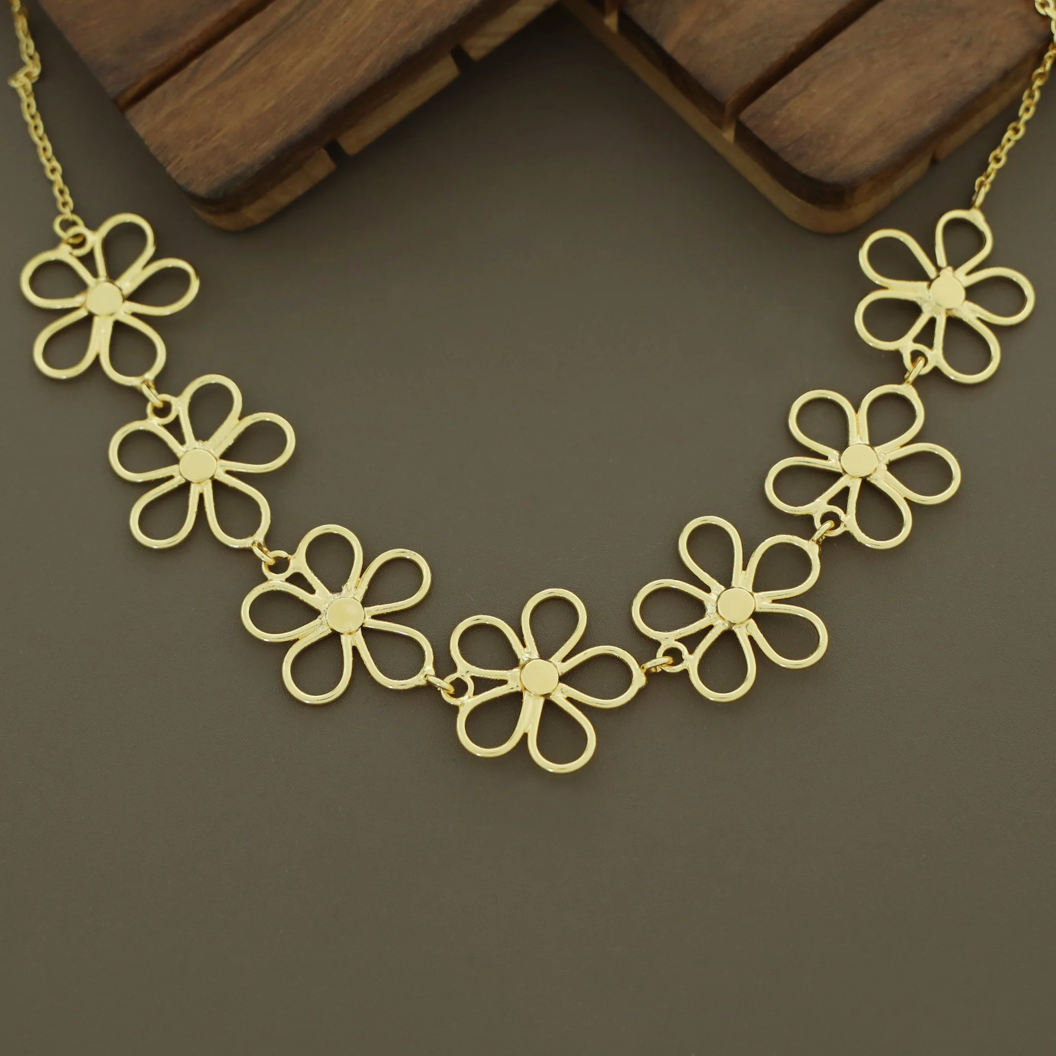 Enora Flower Neckpiece - Image 5