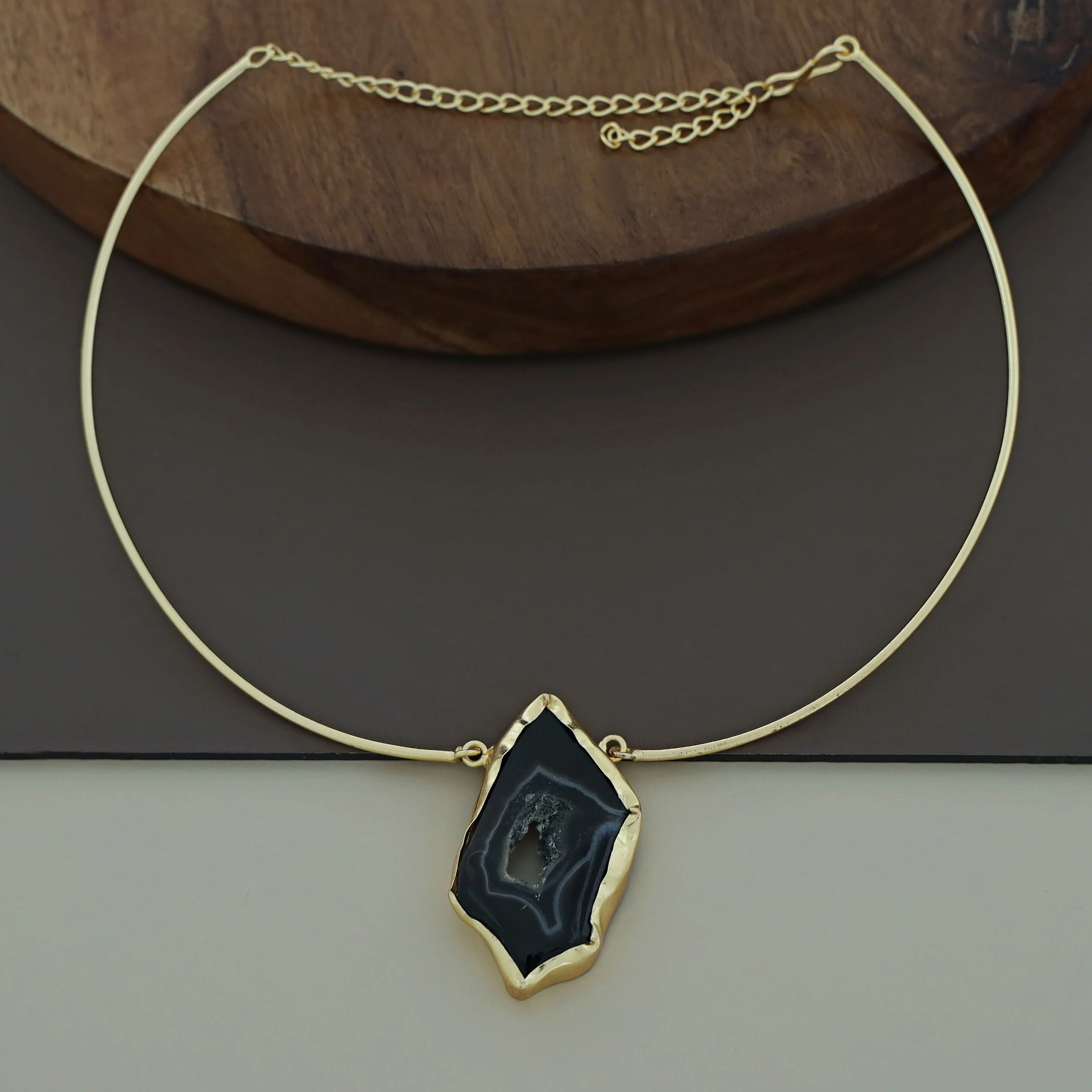 Esperenza Agate Neck Cuff - Image 23