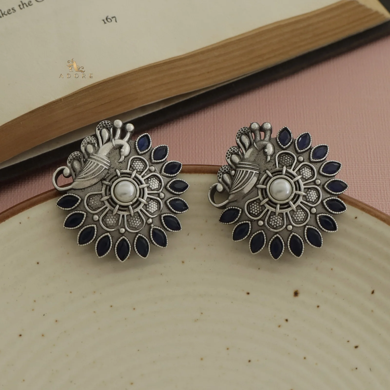 Etva Pearly Flower Bird Earring - Image 10