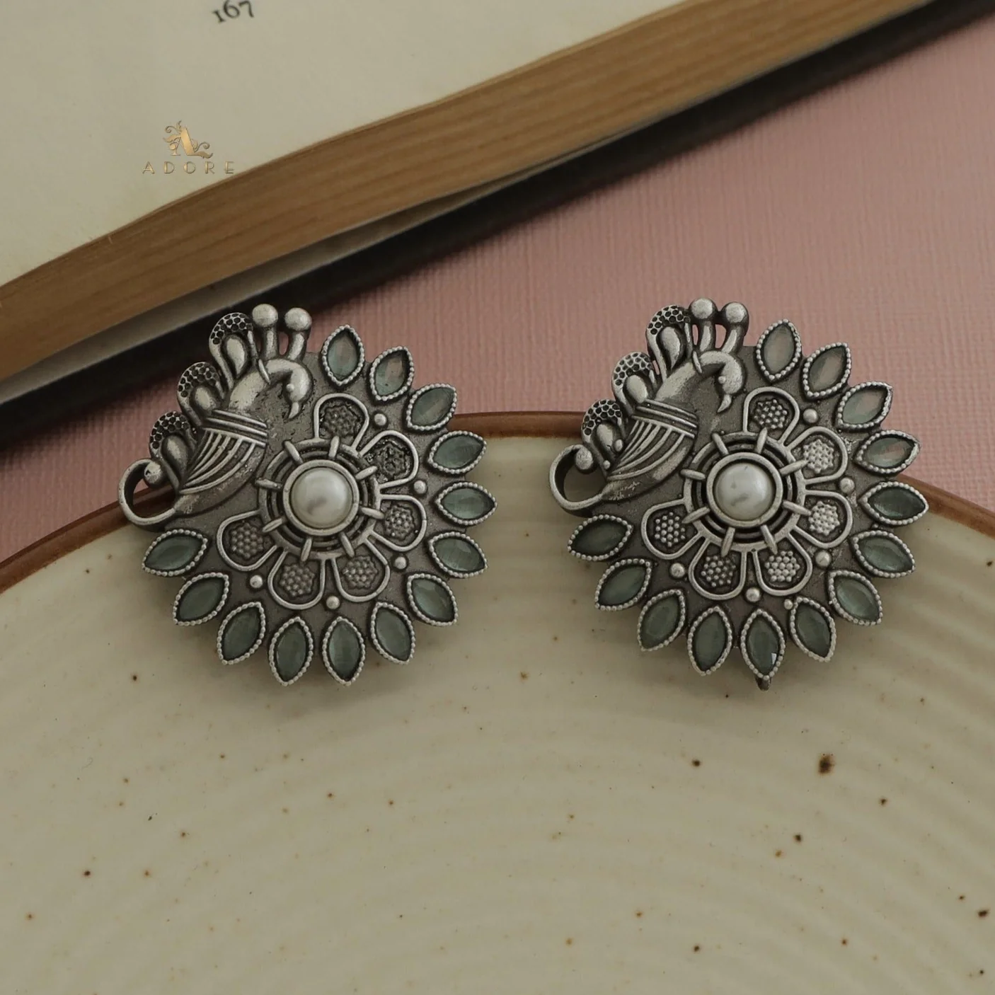 Etva Pearly Flower Bird Earring - Image 3