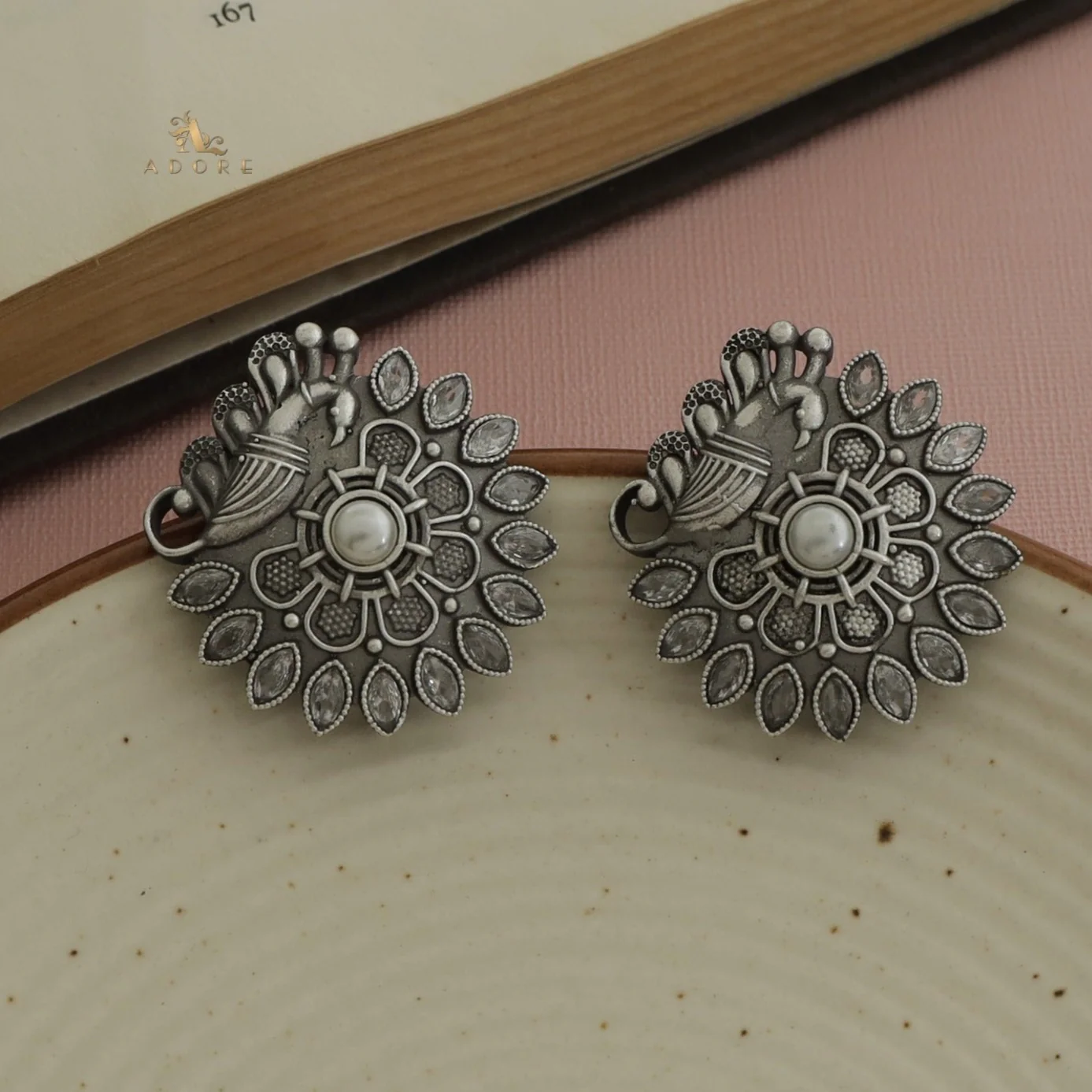 Etva Pearly Flower Bird Earring - Image 4
