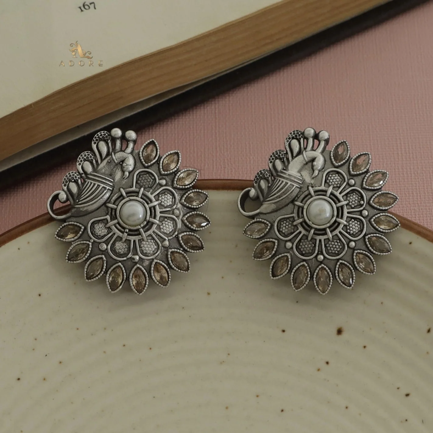 Etva Pearly Flower Bird Earring - Image 5