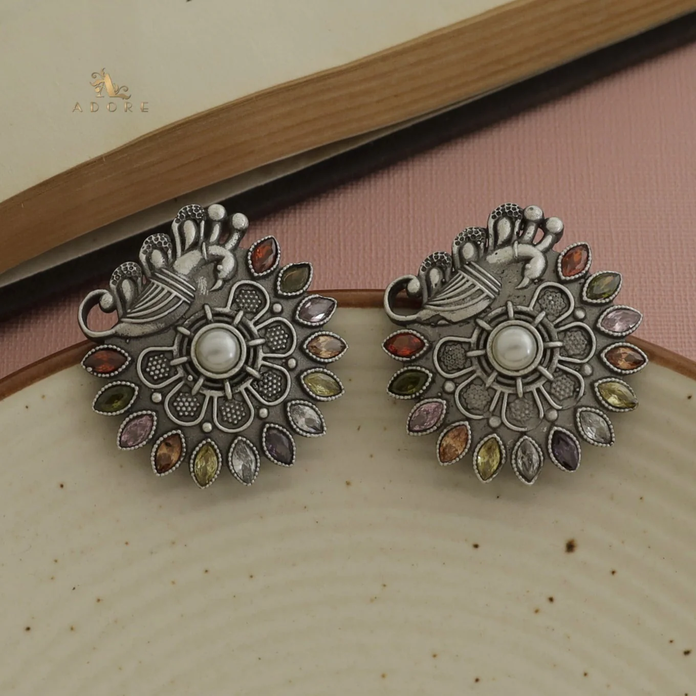 Etva Pearly Flower Bird Earring - Image 9