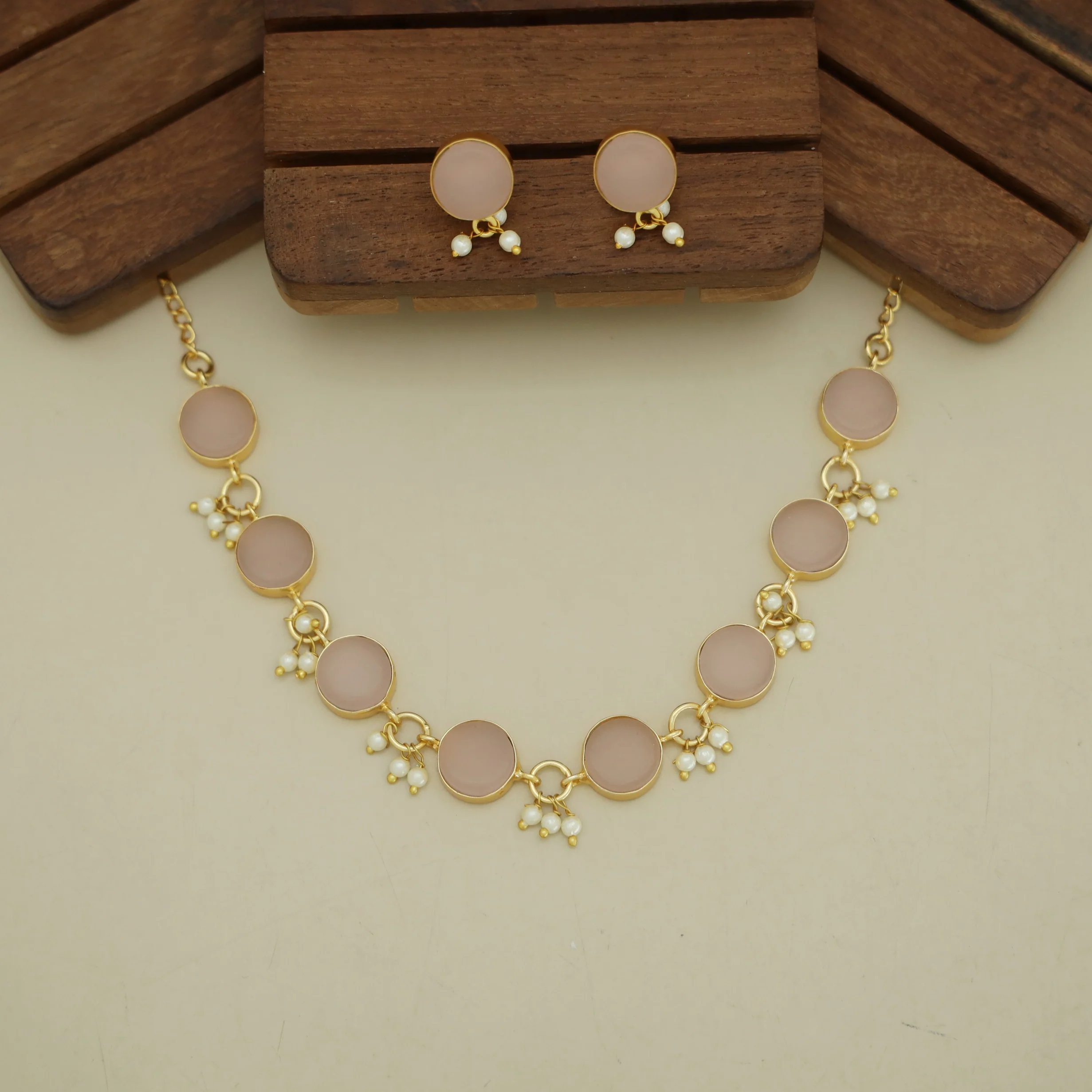 Eudor Round Raw Stone Pearl Short Neckpiece/Choker With Earring - Image 3
