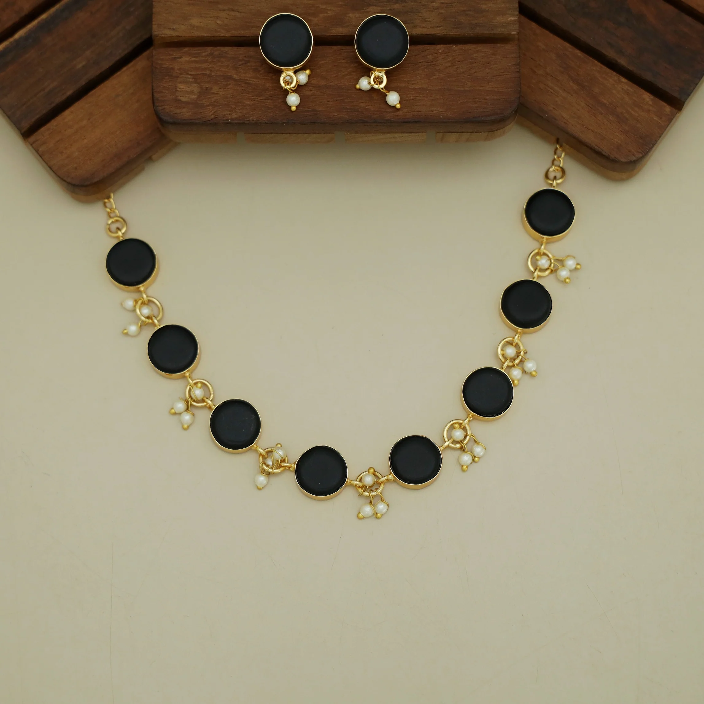 Eudor Round Raw Stone Pearl Short Neckpiece/Choker With Earring - Image 6
