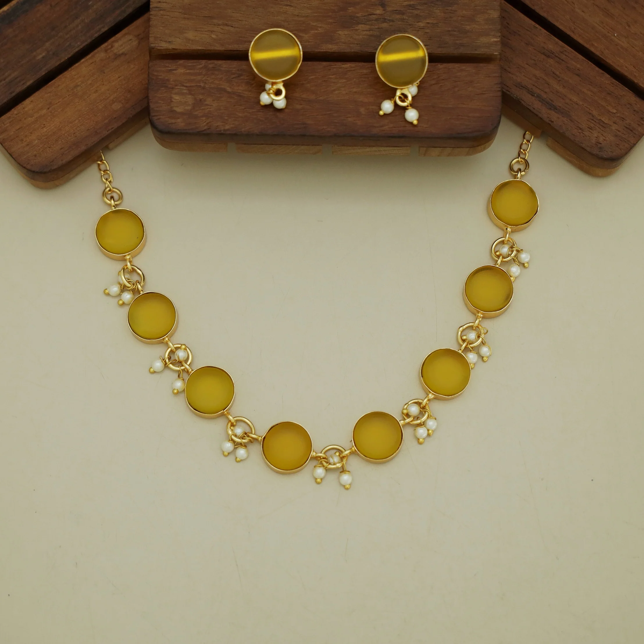 Eudor Round Raw Stone Pearl Short Neckpiece/Choker With Earring - Image 7