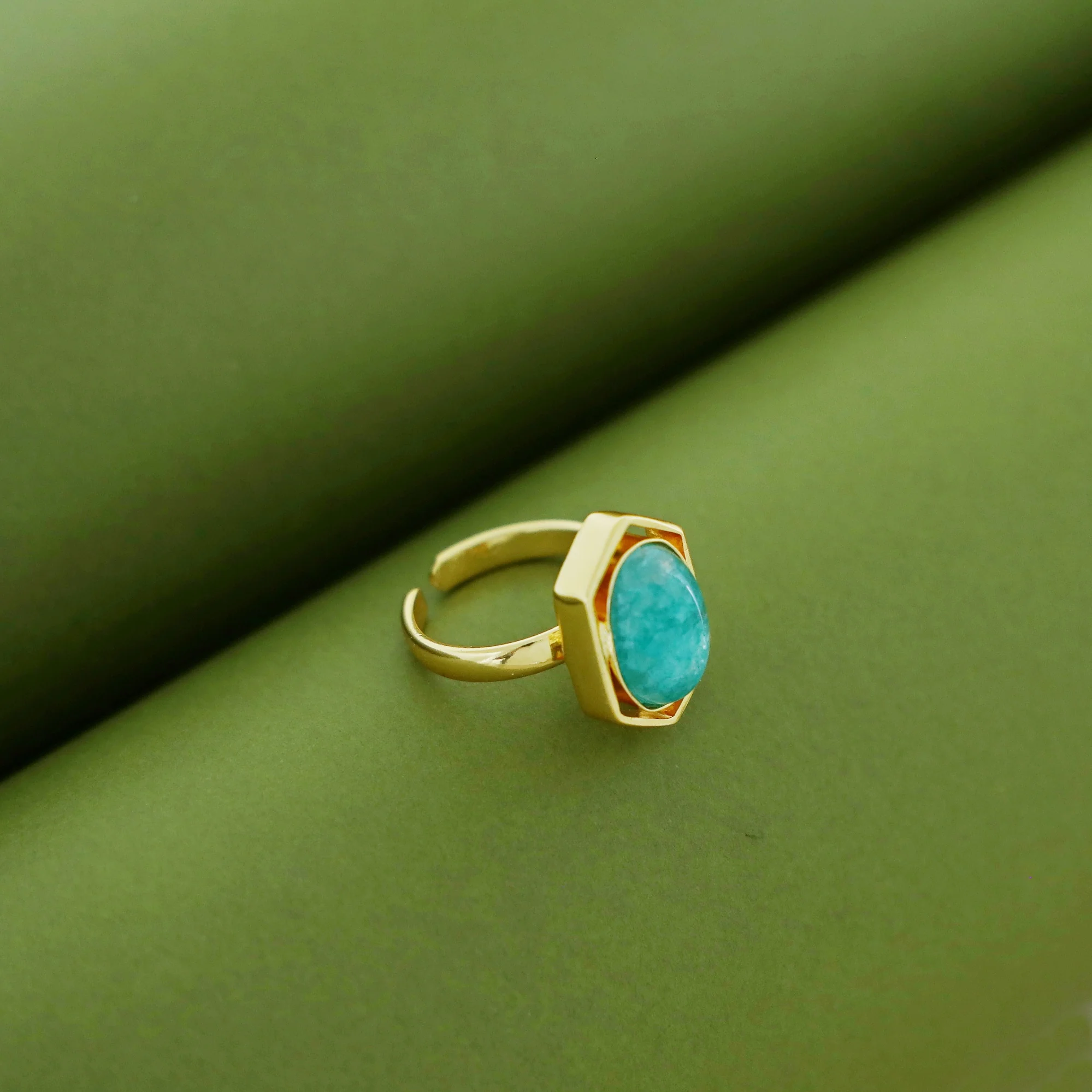 Everlee Oval Gemstone Ring - Image 4