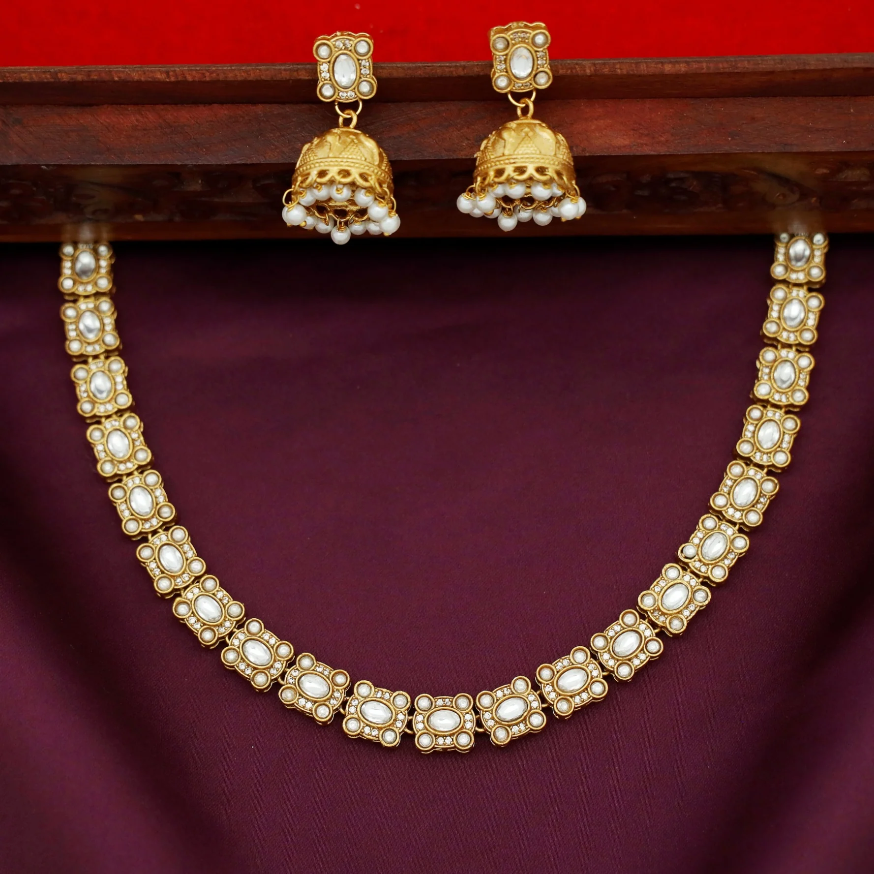 Evika Kundan Short Neckpiece With Earring - Image 2