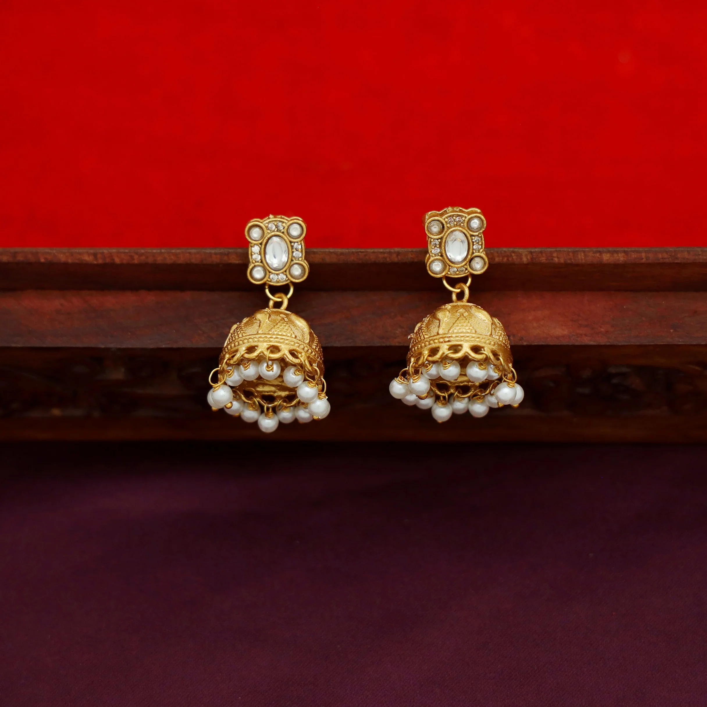 Evika Kundan Short Neckpiece With Earring - Image 5