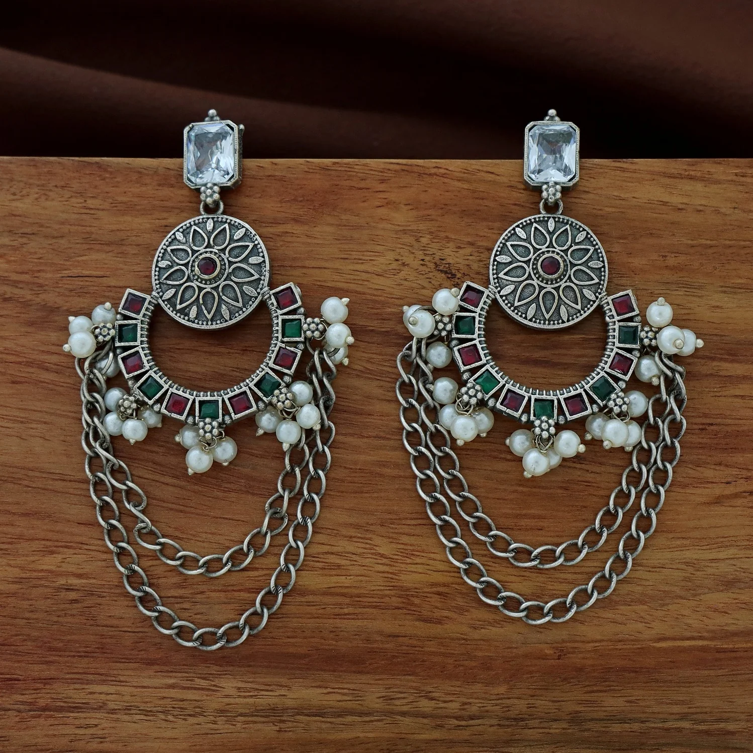 Famila Floral Pearl Chainy Earring - Image 2