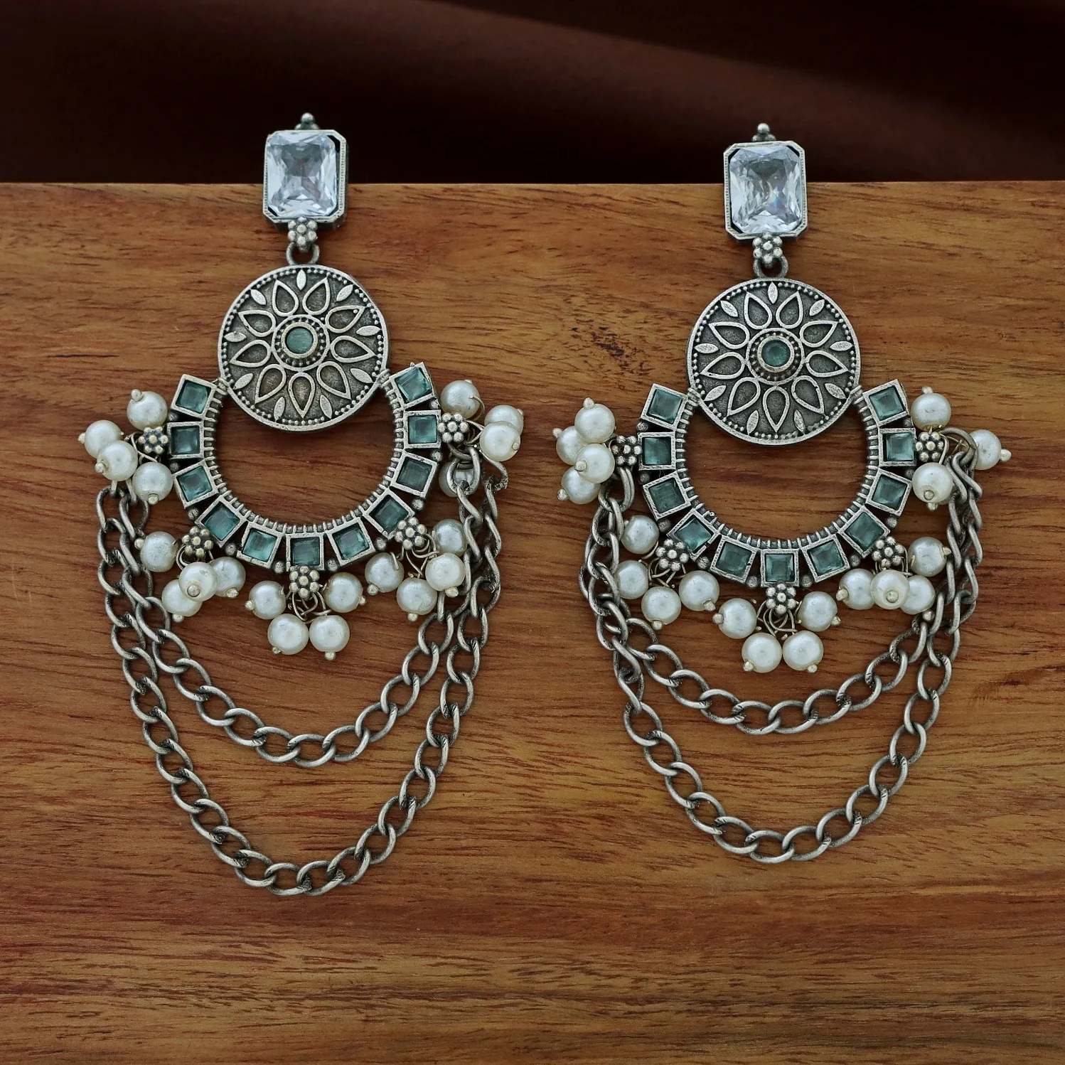 Famila Floral Pearl Chainy Earring - Image 4