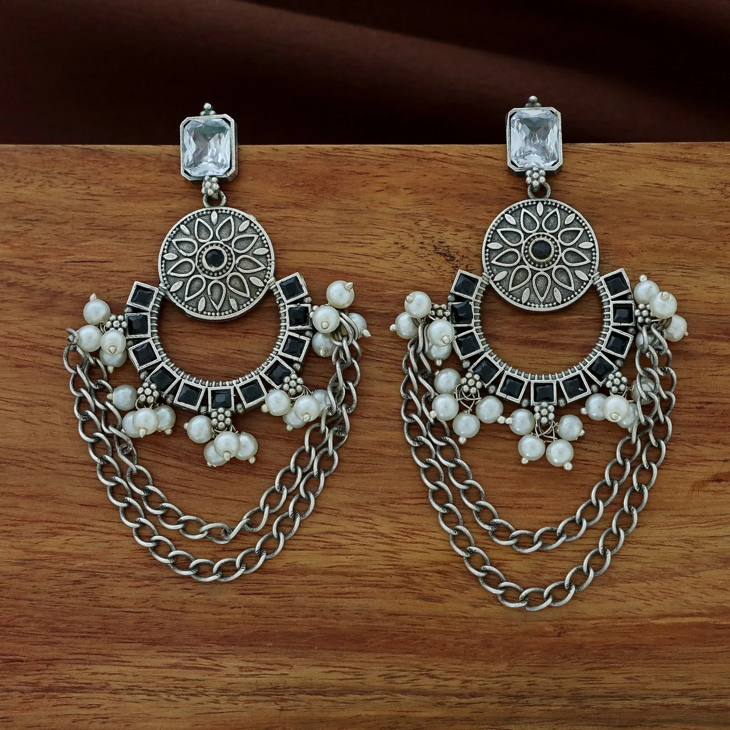 Famila Floral Pearl Chainy Earring - Image 6