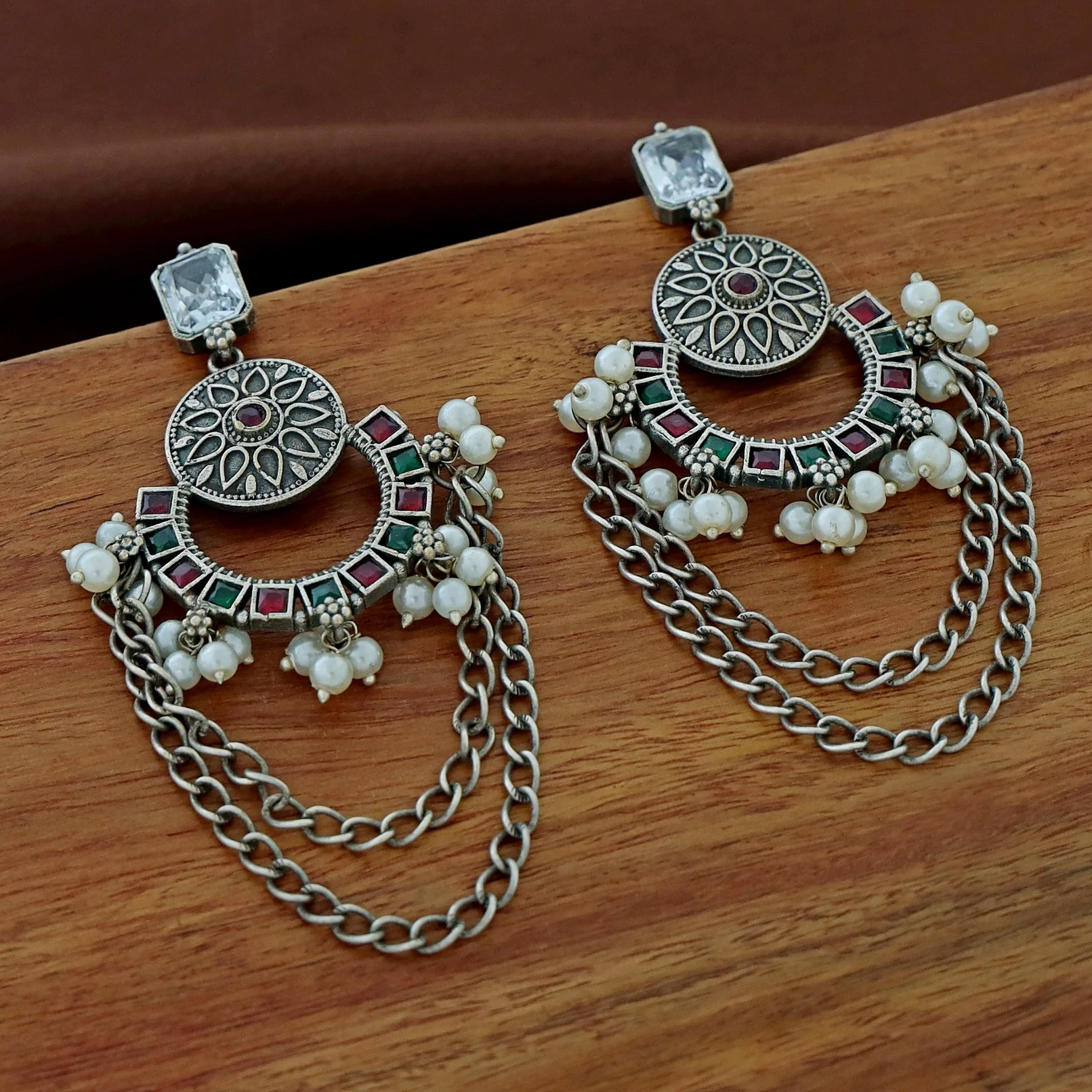 Famila Floral Pearl Chainy Earring - Image 8