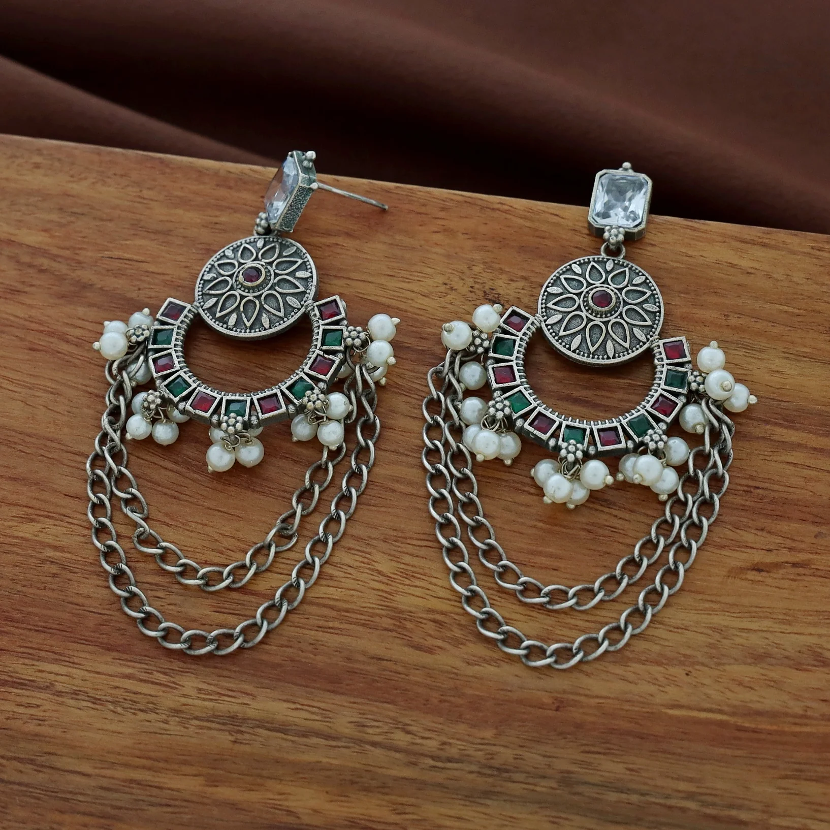 Famila Floral Pearl Chainy Earring - Image 9