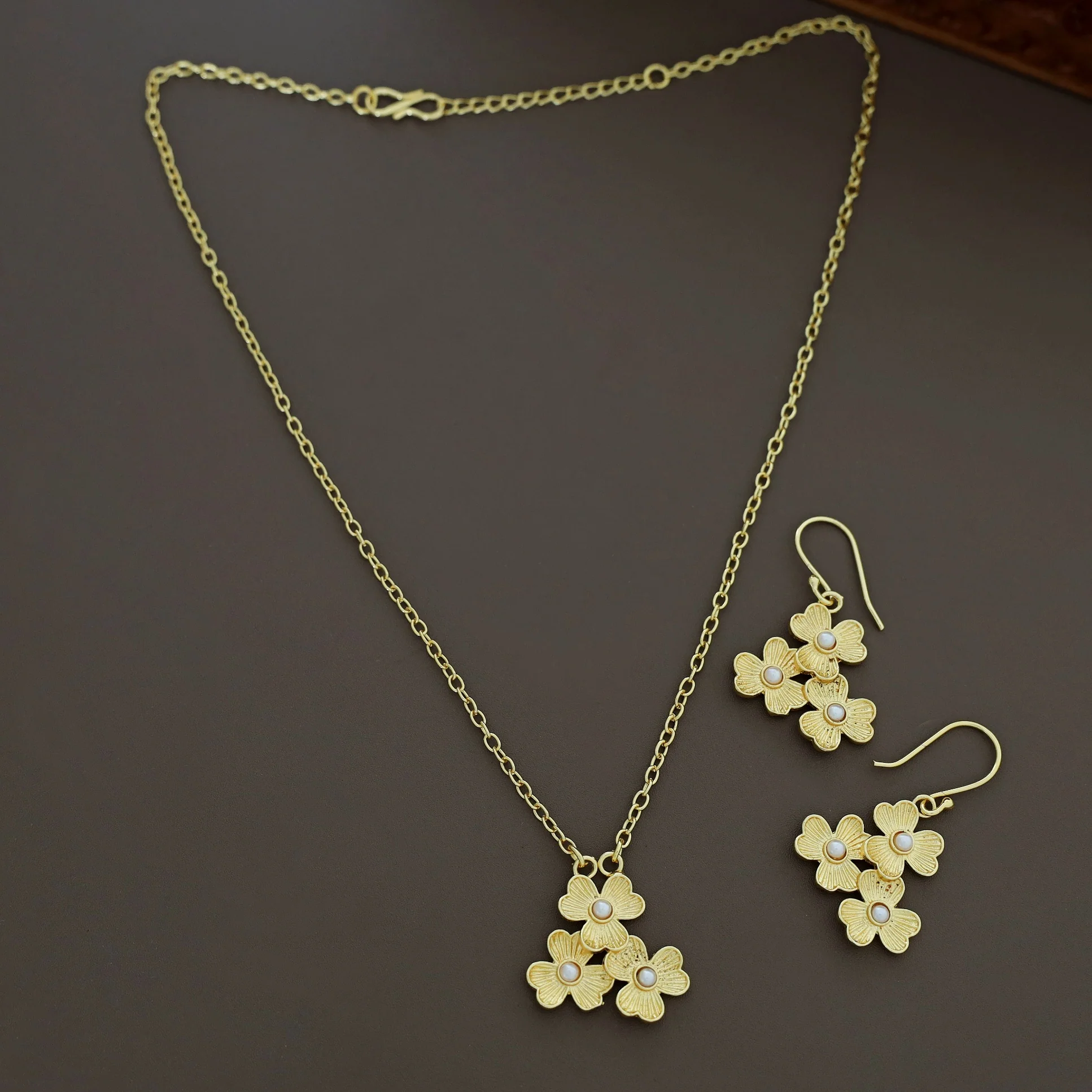 Farheen Golden Tri Flower Pearl Neckpiece With Drop - Image 4