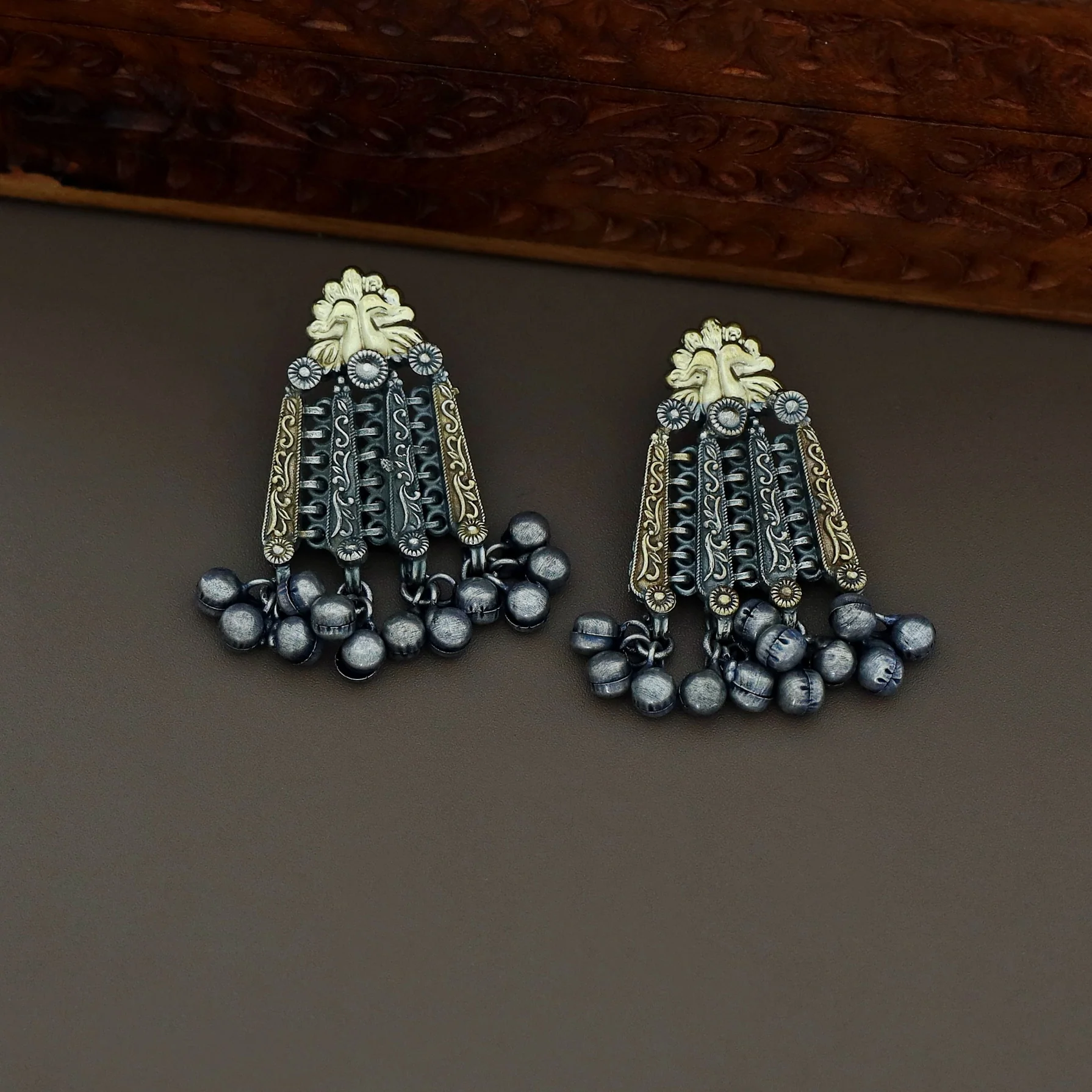 Faribha Dual Tone Ghungroo Neckpiece With Earring - Image 4