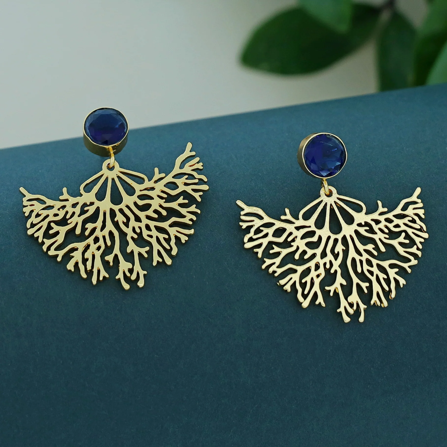 Fariha Rootsa Golden Glossy Earring - Image 6